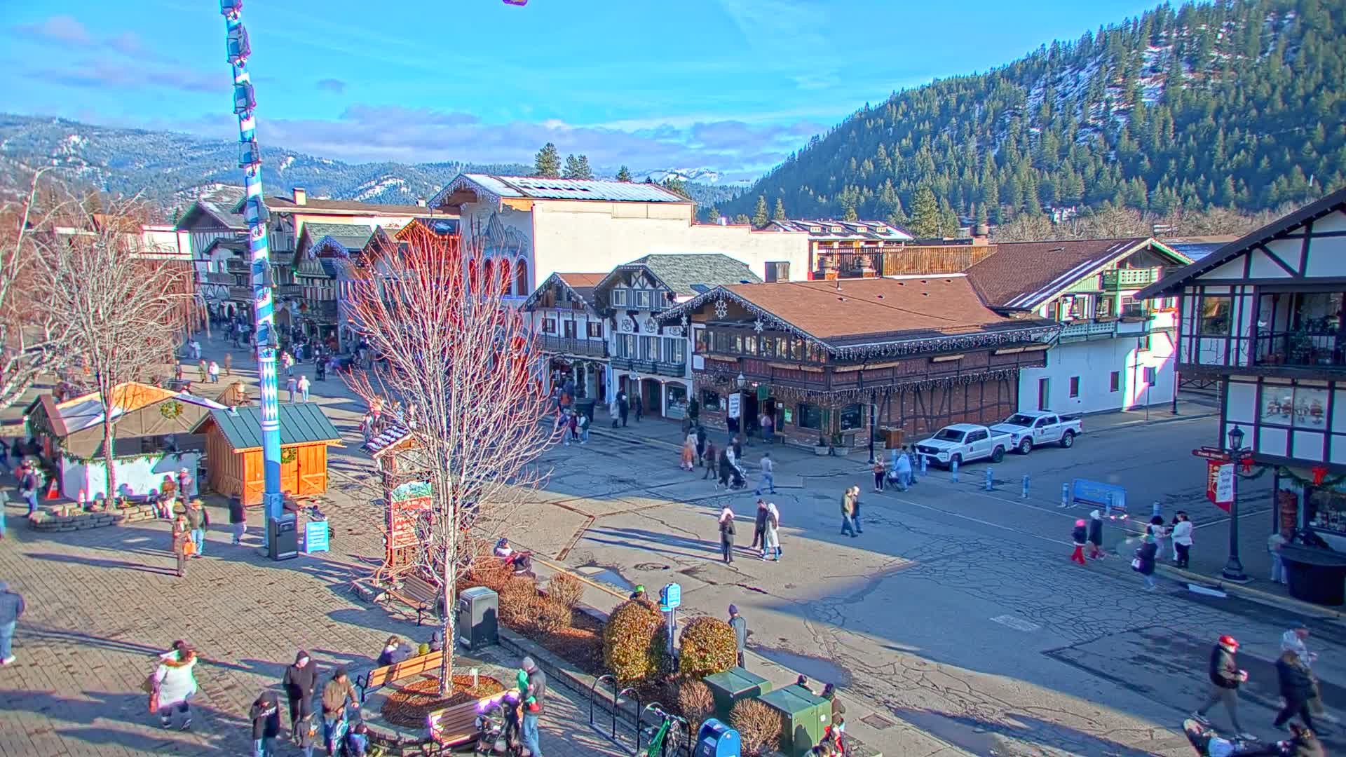 Leavenworth Village 801 Font St.  Walking Street View Live Cam - Leavenworth, Chelan, Washington, USA