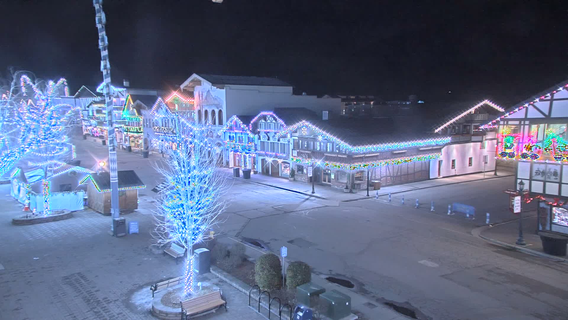 Leavenworth Village 801 Font St.  Walking Street View Live Cam - Leavenworth, Chelan, Washington, USA