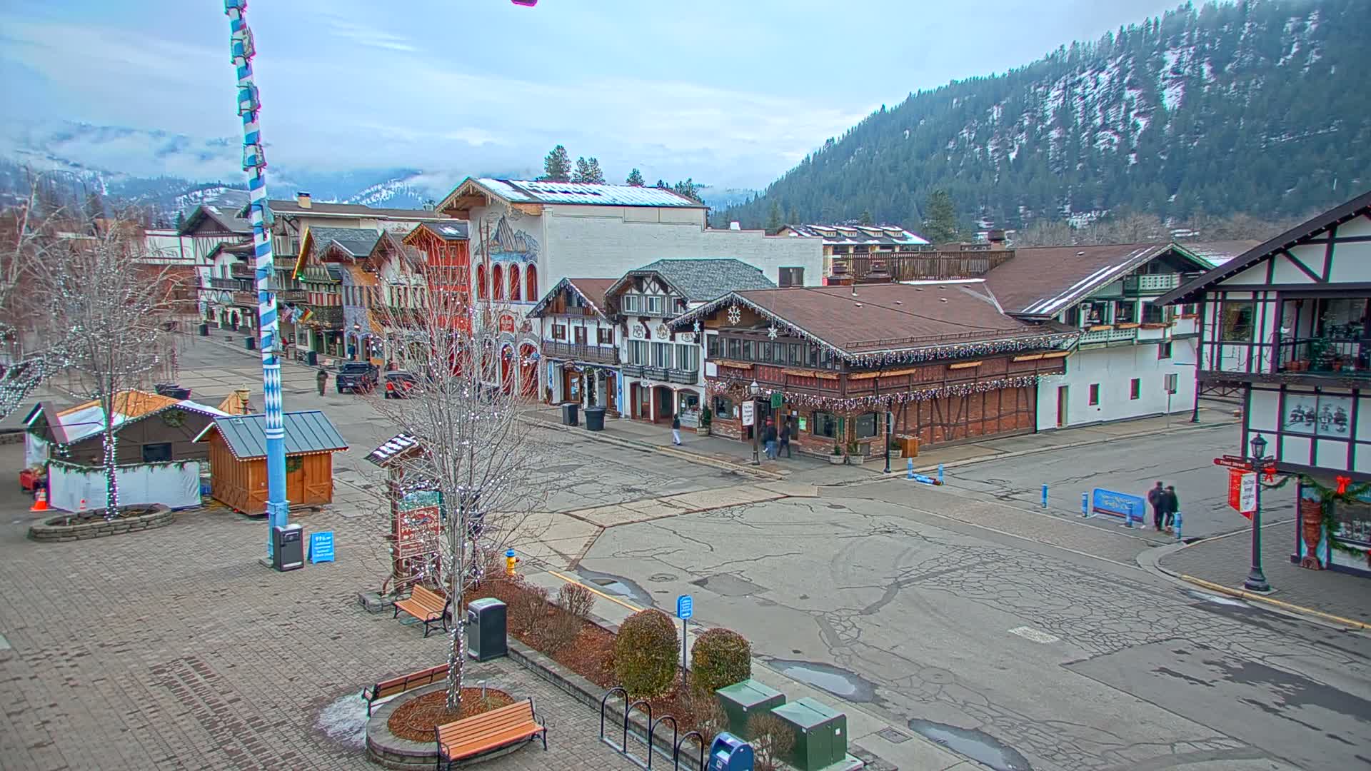 Leavenworth Village 801 Font St.  Walking Street View Live Cam - Leavenworth, Chelan, Washington, USA