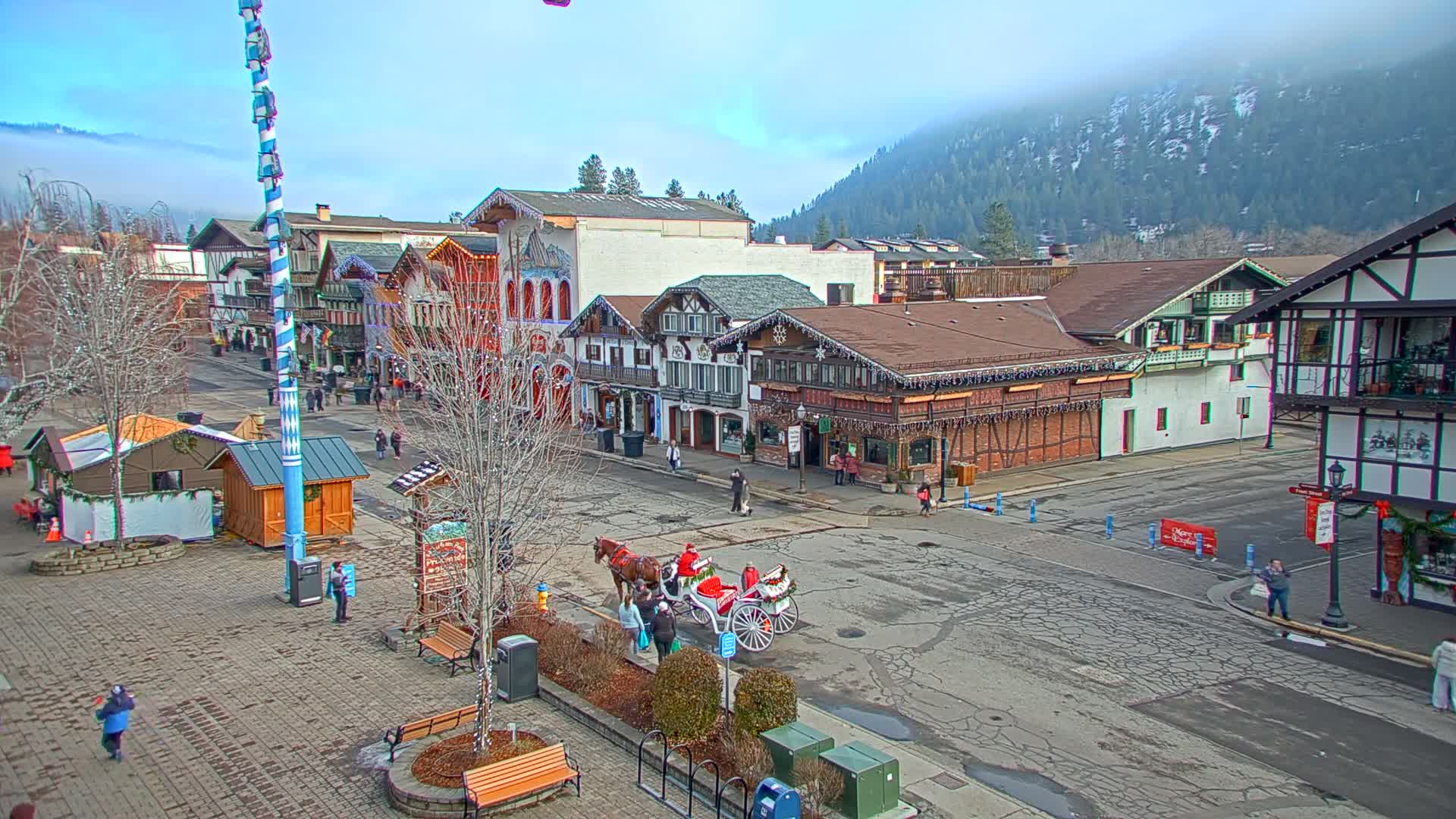 Leavenworth Village 801 Font St.  Walking Street View Live Cam - Leavenworth, Chelan, Washington, USA