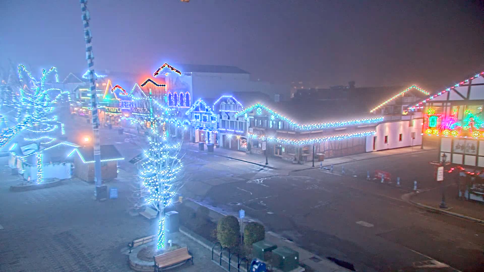 Leavenworth Village 801 Font St.  Walking Street View Live Cam - Leavenworth, Chelan, Washington, USA