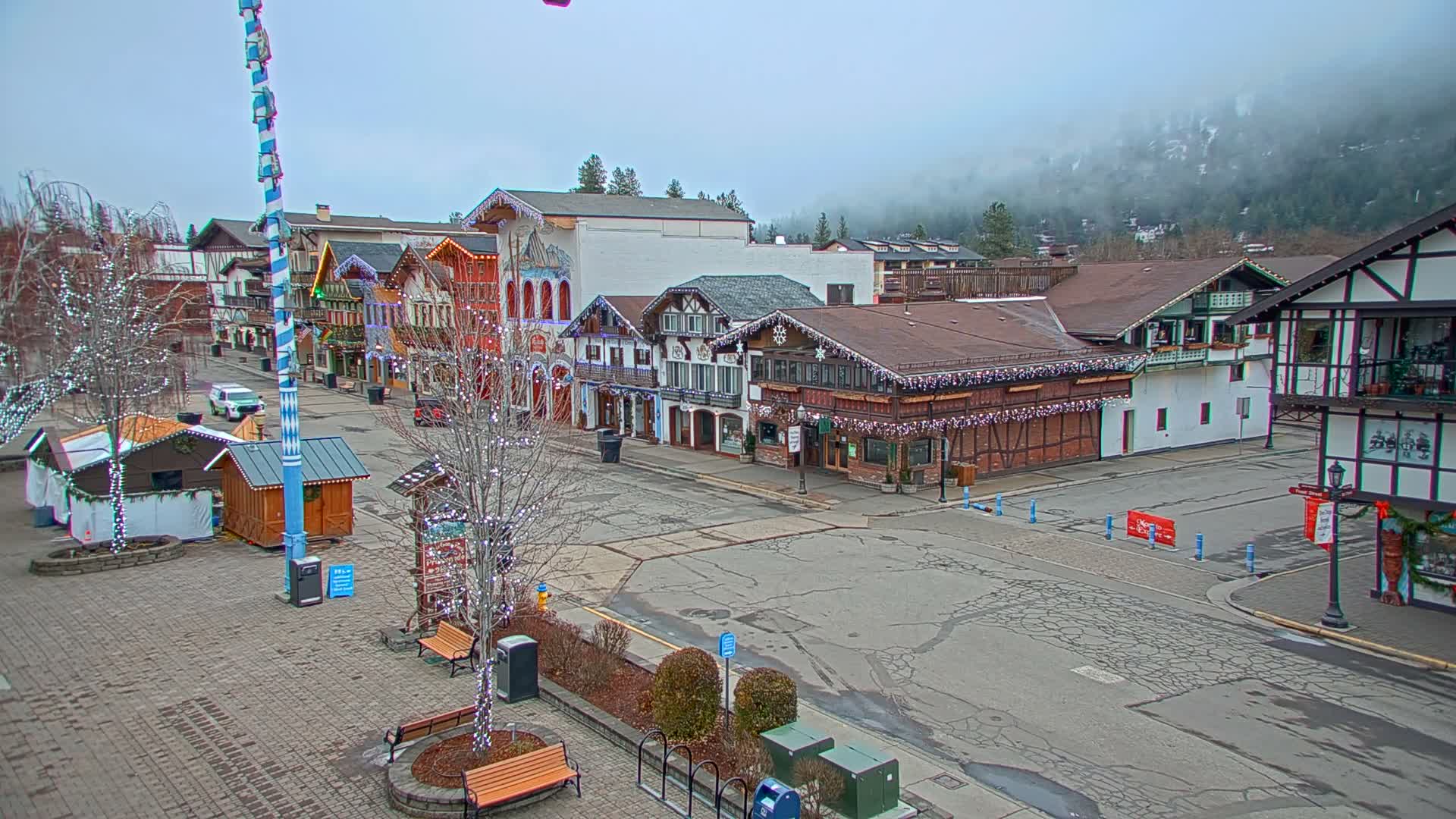 Leavenworth Village 801 Font St.  Walking Street View Live Cam - Leavenworth, Chelan, Washington, USA
