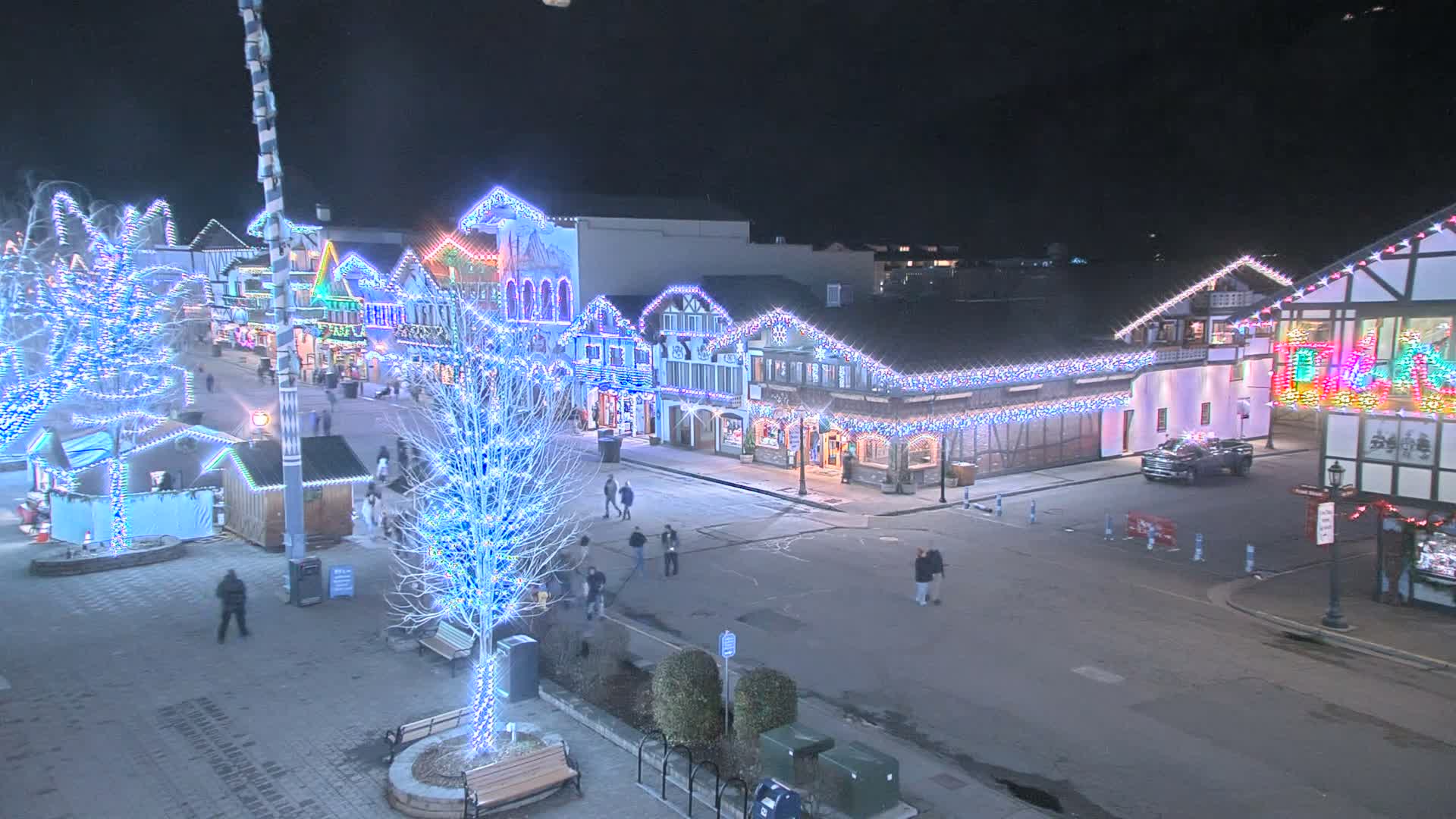 Leavenworth Village 801 Font St.  Walking Street View Live Cam - Leavenworth, Chelan, Washington, USA
