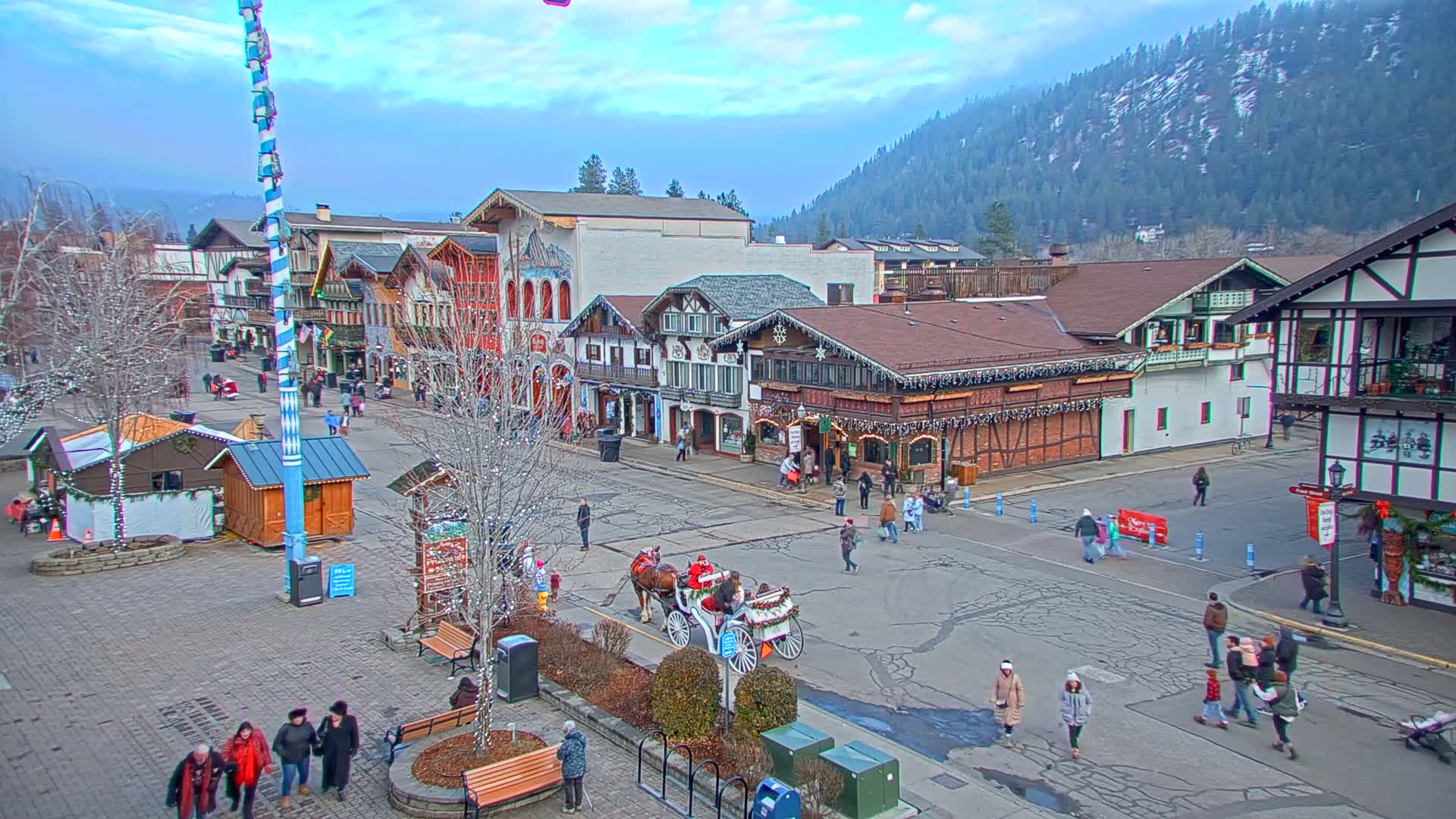 Leavenworth Village 801 Font St.  Walking Street View Live Cam - Leavenworth, Chelan, Washington, USA