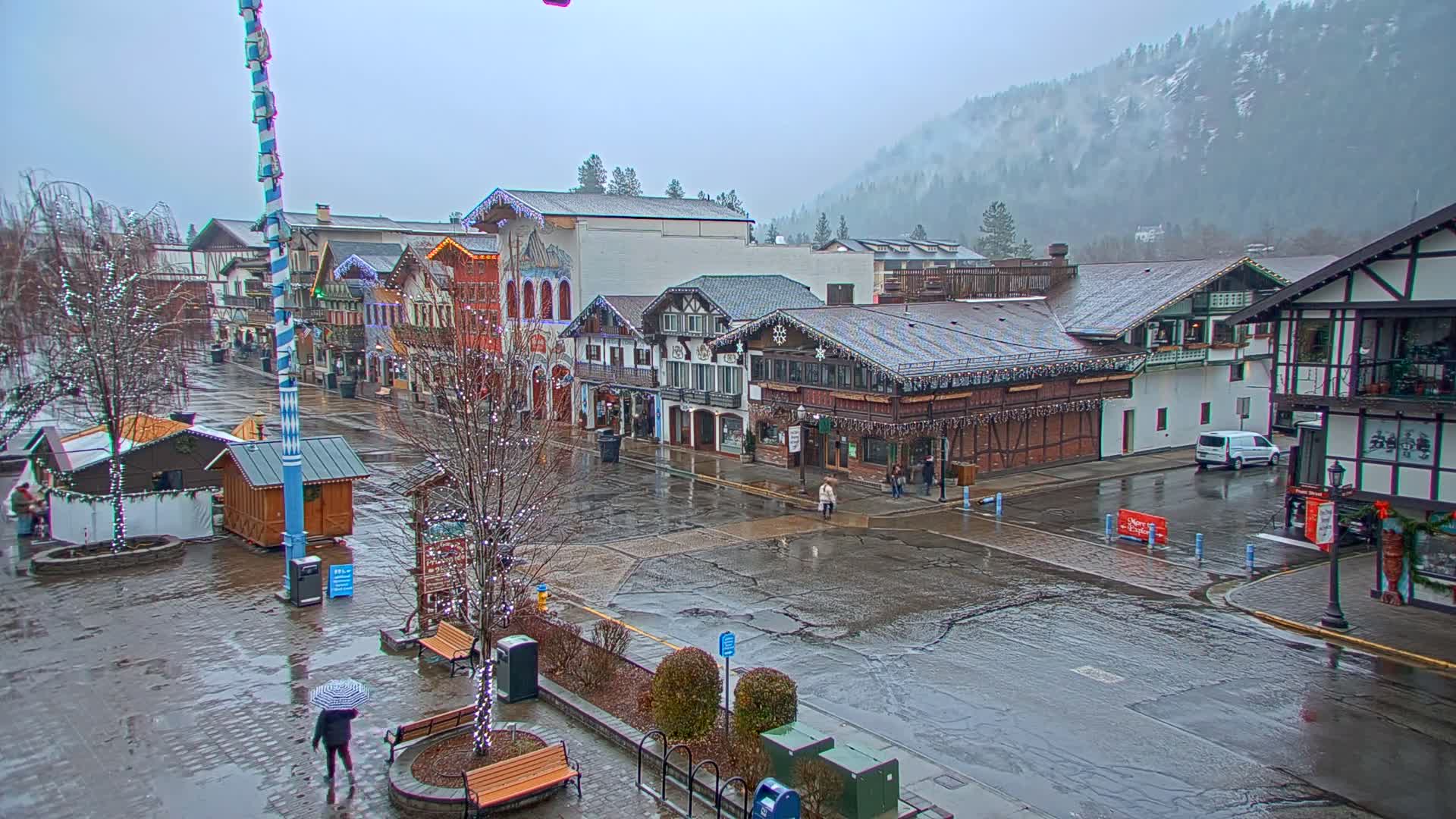 Leavenworth Village 801 Font St.  Walking Street View Live Cam - Leavenworth, Chelan, Washington, USA