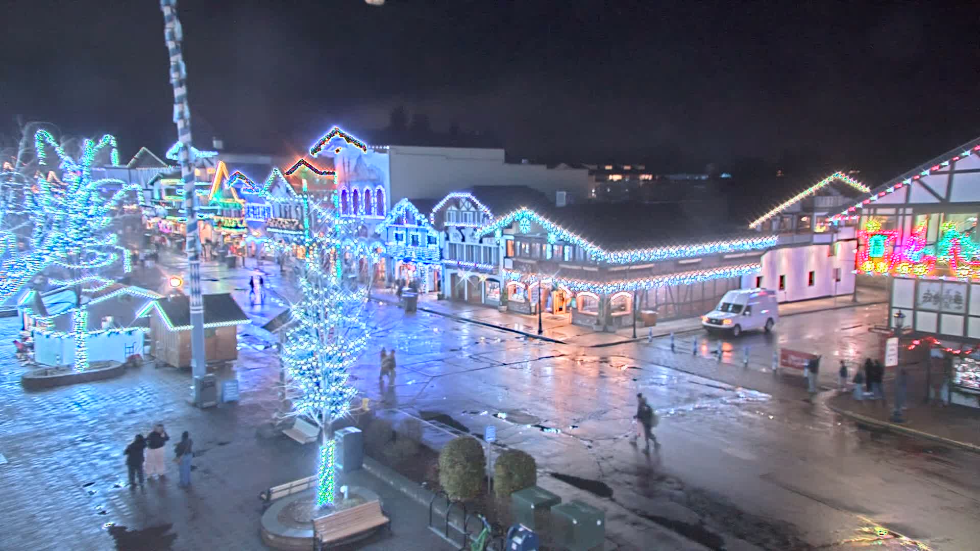 Leavenworth Village 801 Font St.  Walking Street View Live Cam - Leavenworth, Chelan, Washington, USA