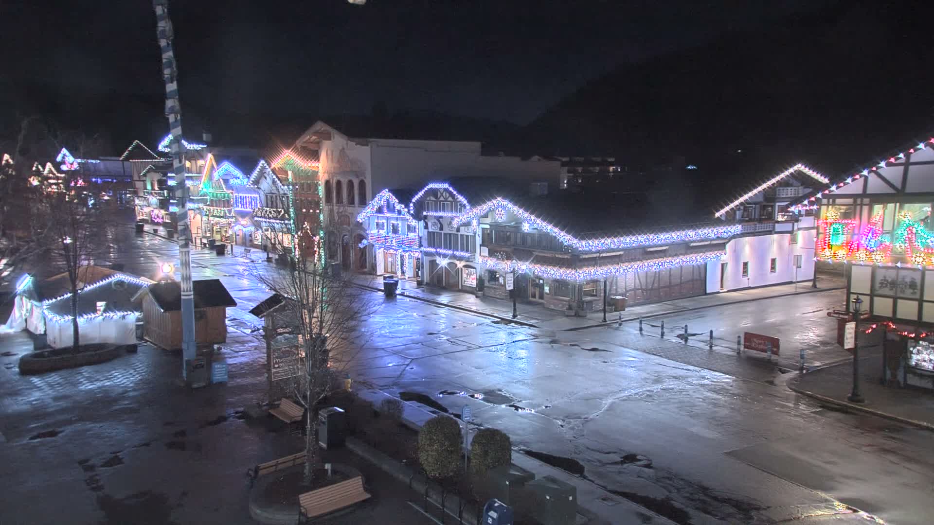 Leavenworth Village 801 Font St.  Walking Street View Live Cam - Leavenworth, Chelan, Washington, USA