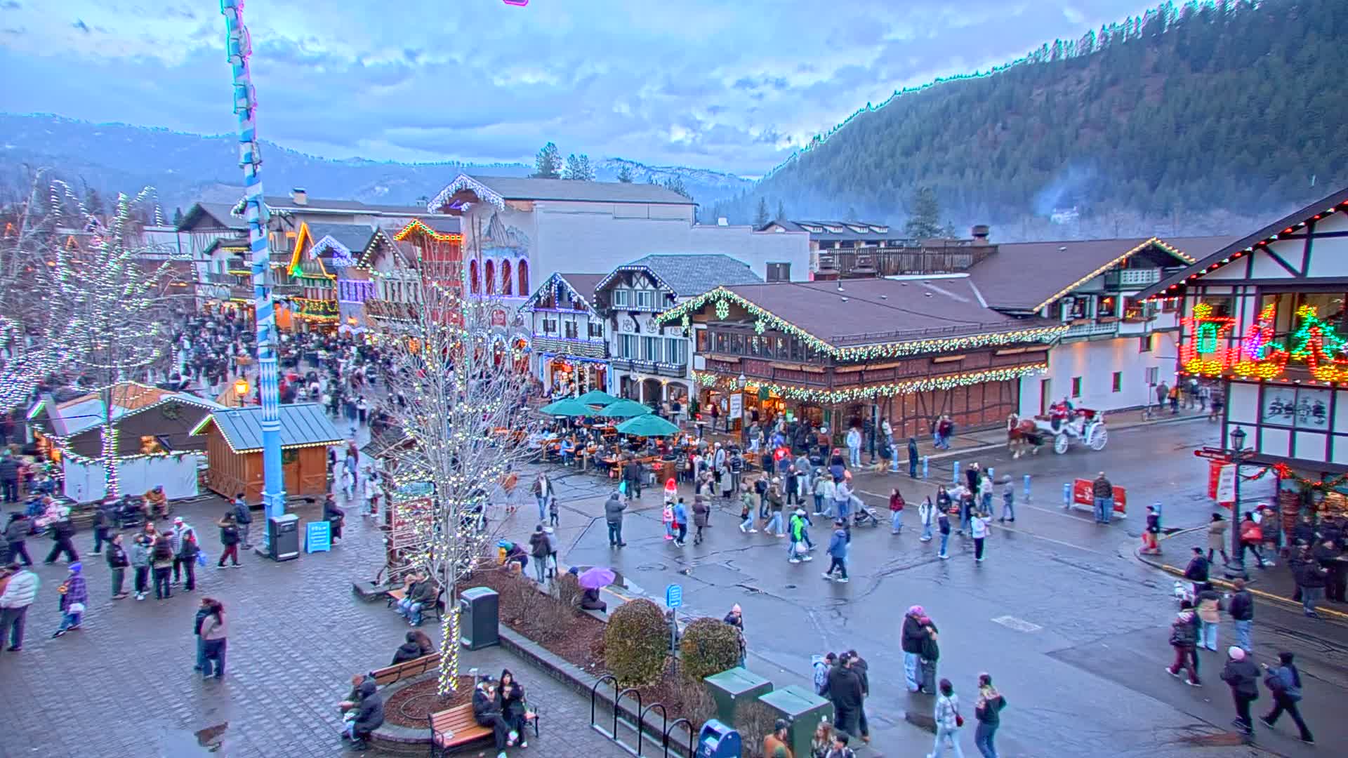 Leavenworth Village 801 Font St.  Walking Street View Live Cam - Leavenworth, Chelan, Washington, USA