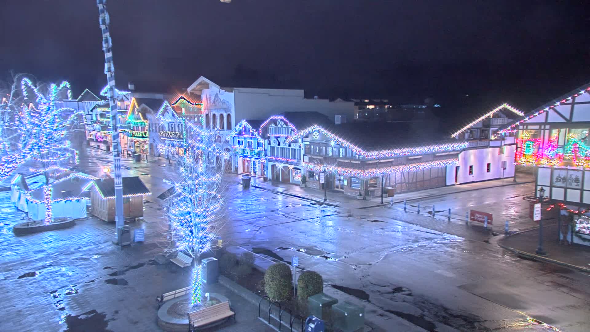 Leavenworth Village 801 Font St.  Walking Street View Live Cam - Leavenworth, Chelan, Washington, USA