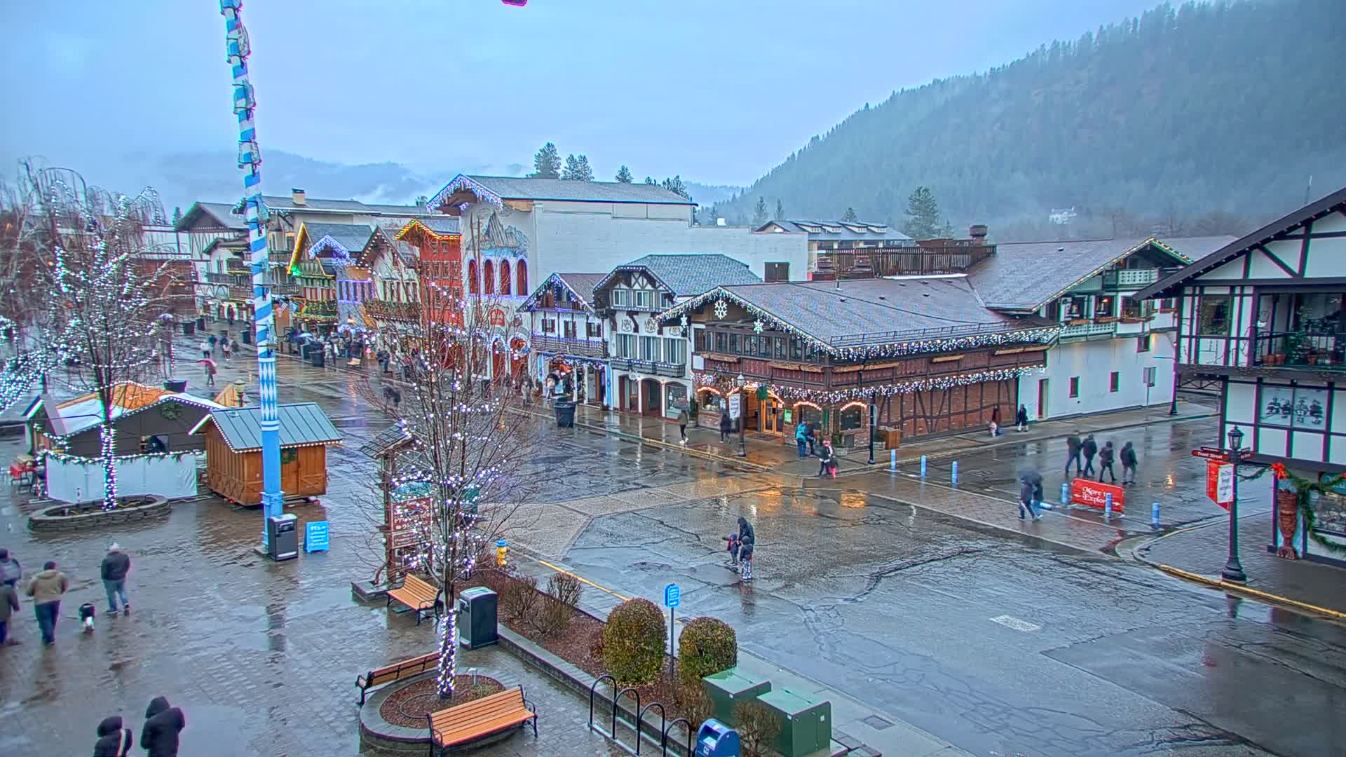 Leavenworth Village 801 Font St.  Walking Street View Live Cam - Leavenworth, Chelan, Washington, USA