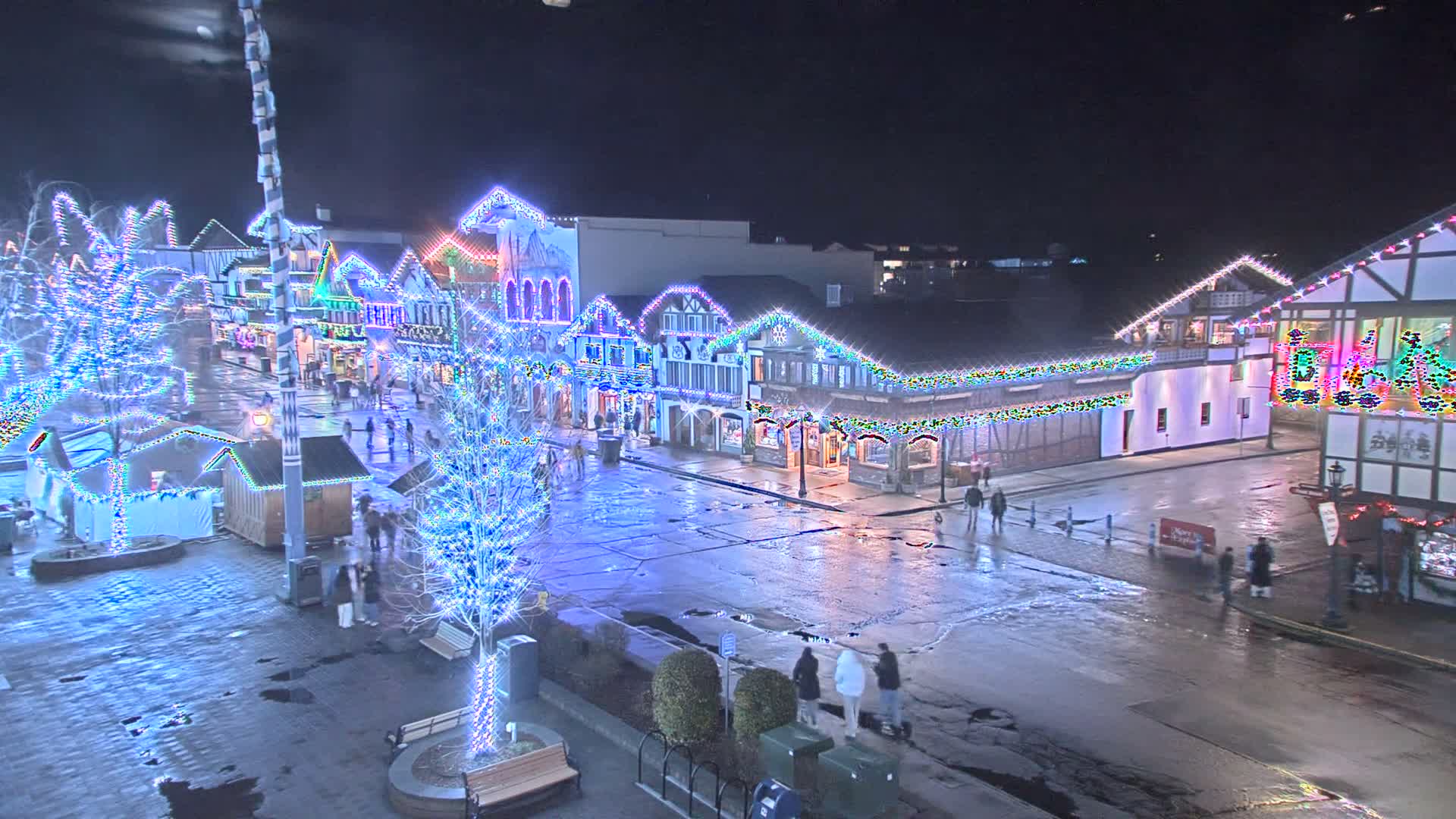 Leavenworth Village 801 Font St.  Walking Street View Live Cam - Leavenworth, Chelan, Washington, USA