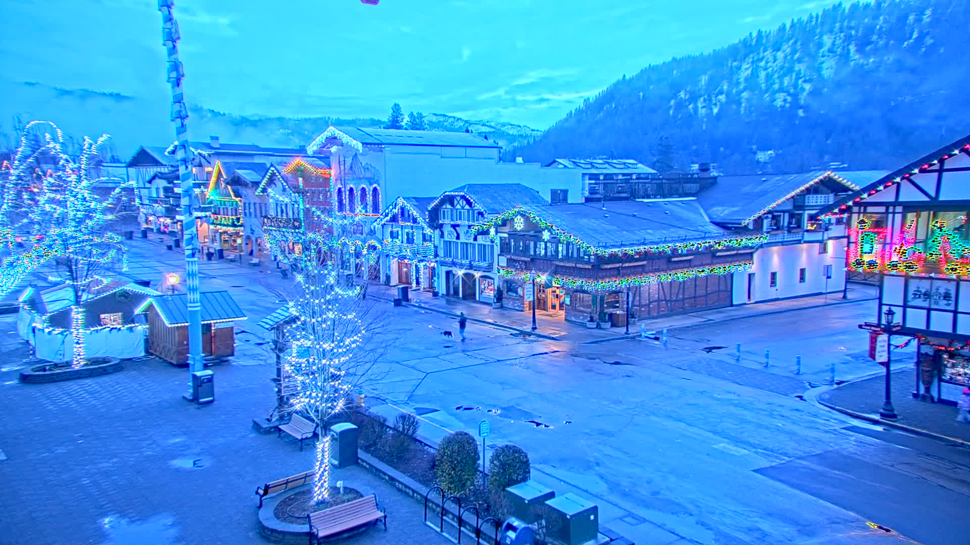 Leavenworth Village 801 Font St.  Walking Street View Live Cam - Leavenworth, Chelan, Washington, USA