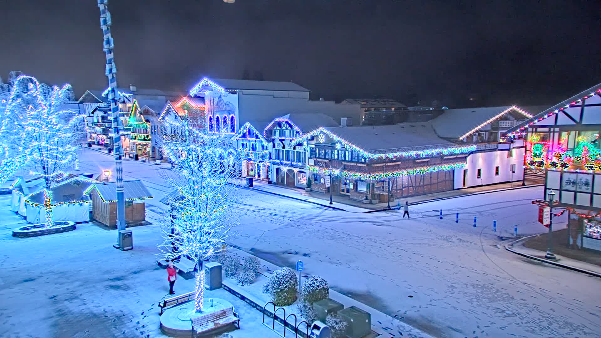 Leavenworth Village 801 Font St.  Walking Street View Live Cam - Leavenworth, Chelan, Washington, USA
