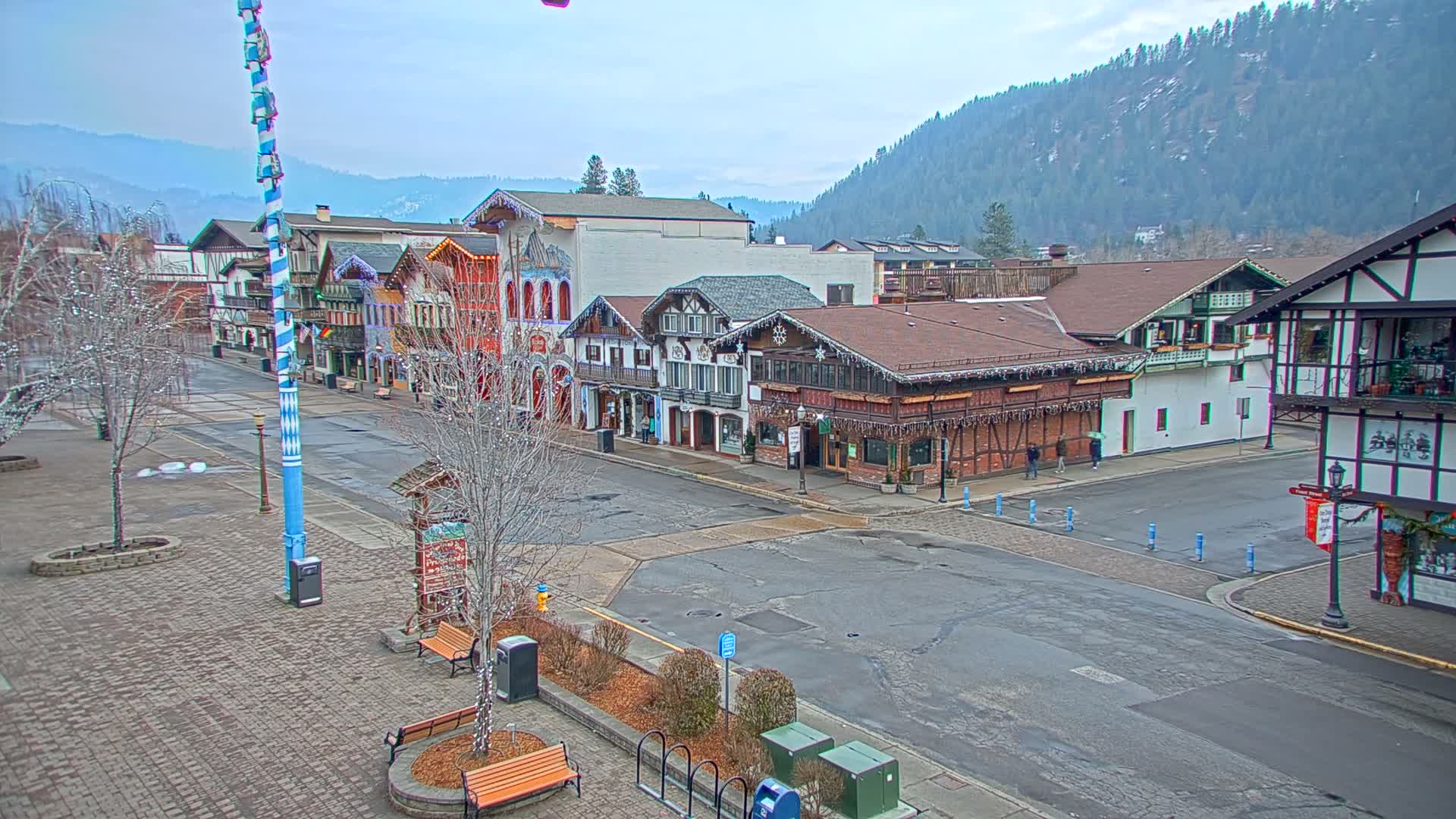 Leavenworth Village 801 Font St.  Walking Street View Live Cam - Leavenworth, Chelan, Washington, USA