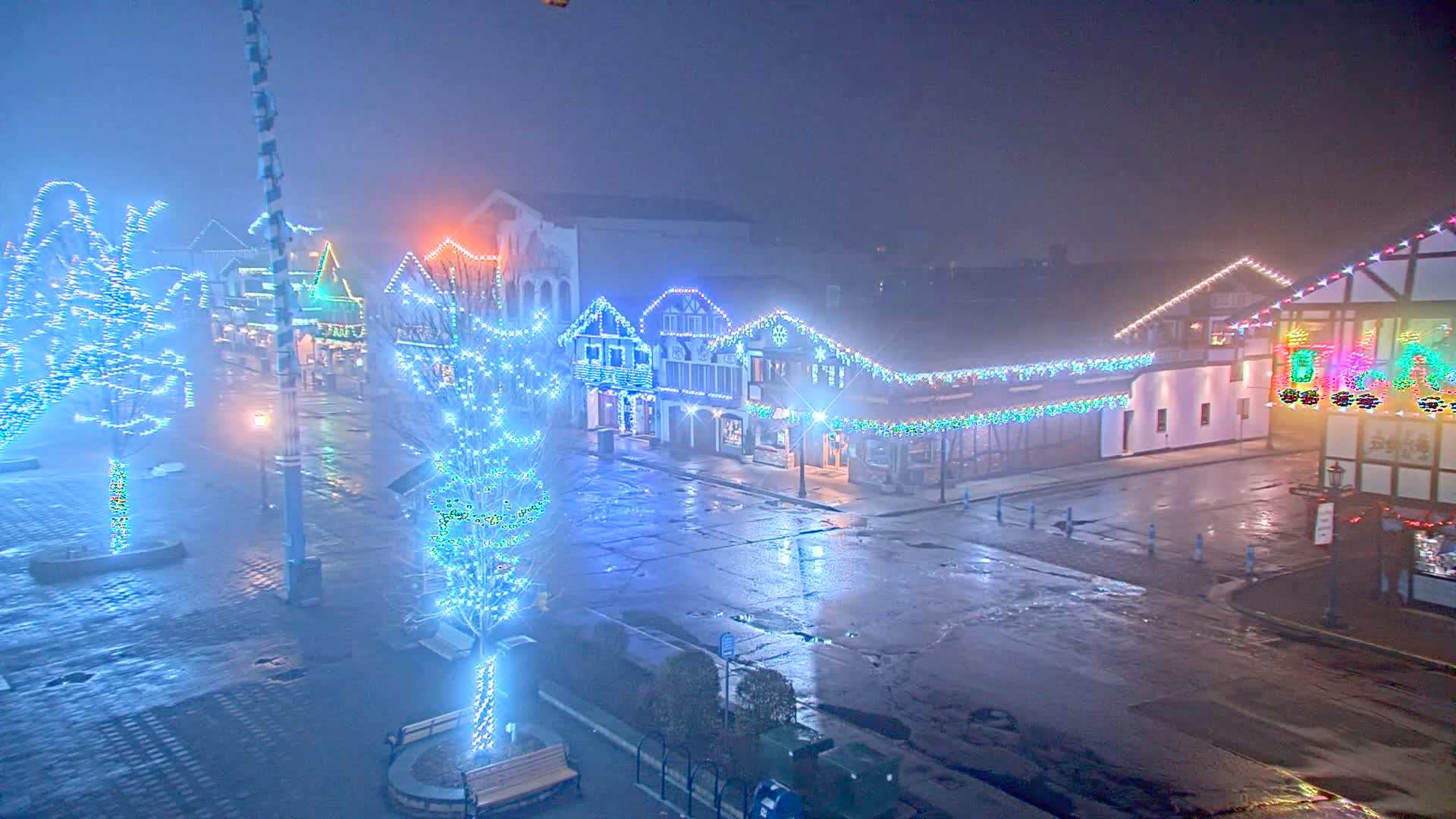 Leavenworth Village 801 Font St.  Walking Street View Live Cam - Leavenworth, Chelan, Washington, USA