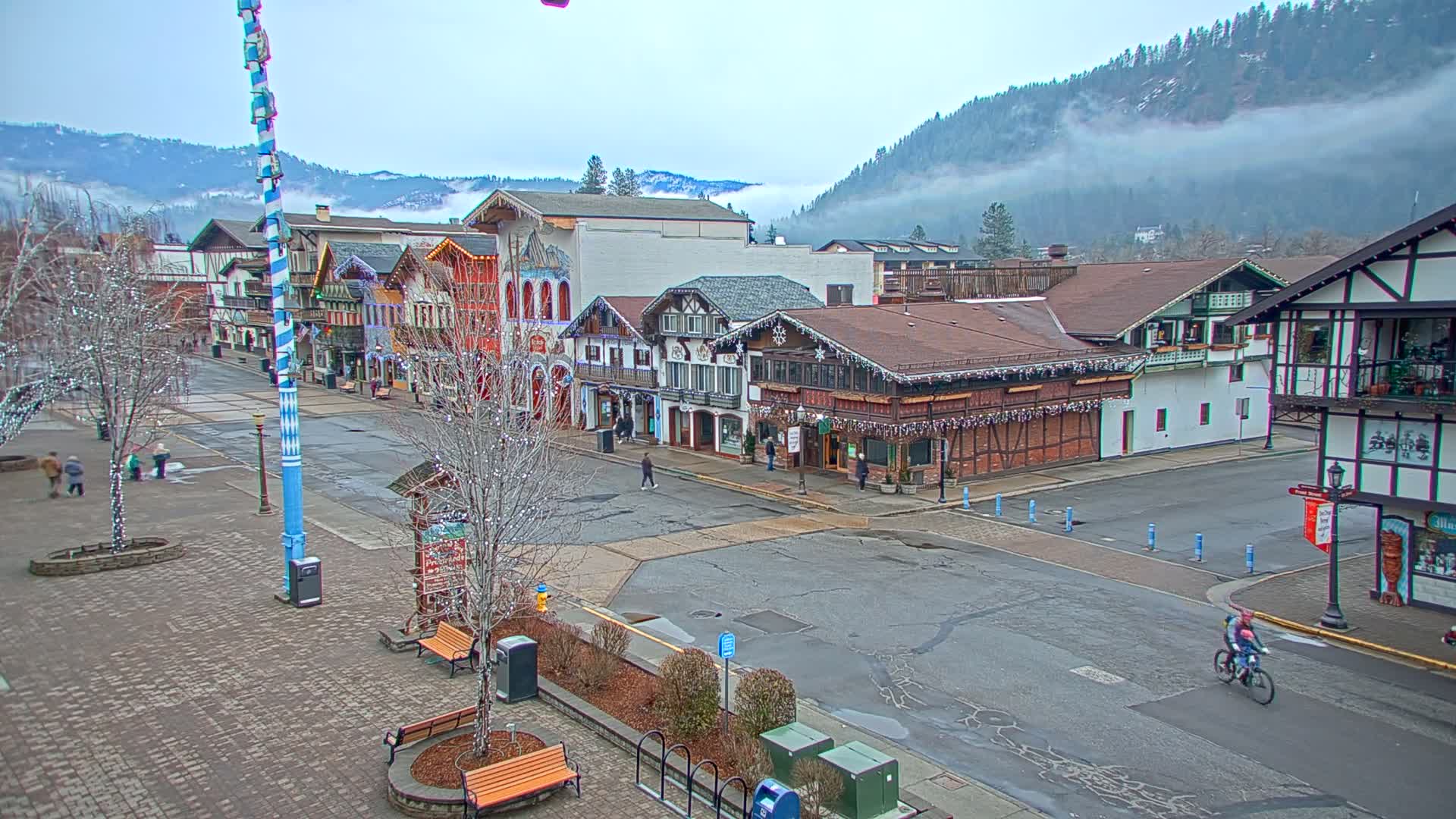 Leavenworth Village 801 Font St.  Walking Street View Live Cam - Leavenworth, Chelan, Washington, USA