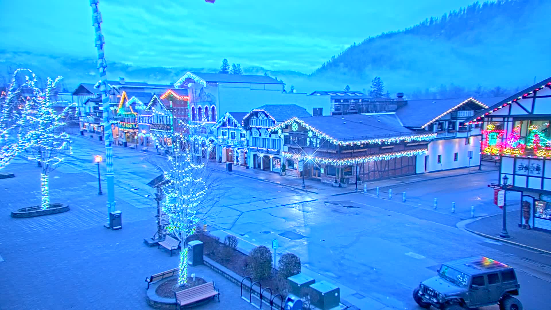 Leavenworth Village 801 Font St.  Walking Street View Live Cam - Leavenworth, Chelan, Washington, USA