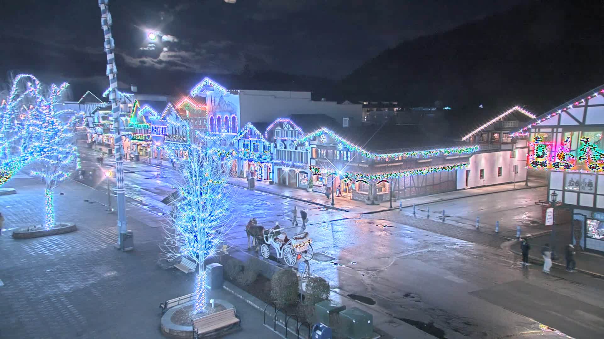 Leavenworth Village 801 Font St.  Walking Street View Live Cam - Leavenworth, Chelan, Washington, USA