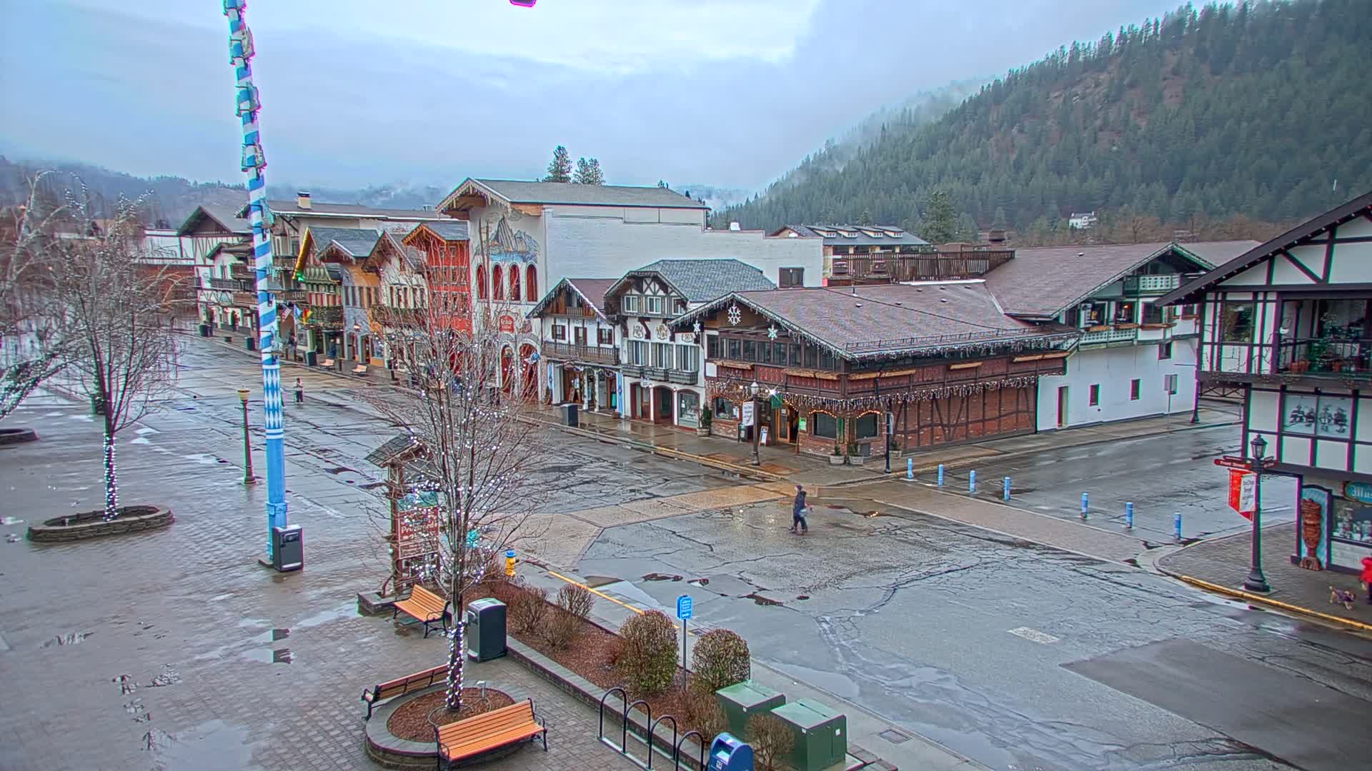 Leavenworth Village 801 Font St.  Walking Street View Live Cam - Leavenworth, Chelan, Washington, USA