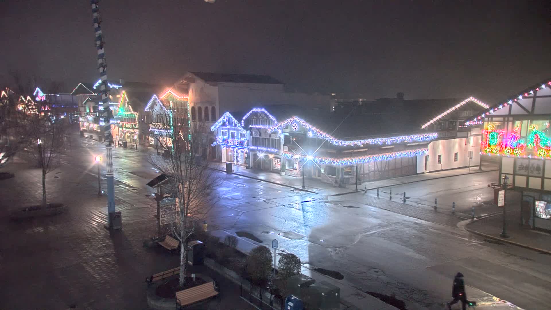 Leavenworth Village 801 Font St.  Walking Street View Live Cam - Leavenworth, Chelan, Washington, USA
