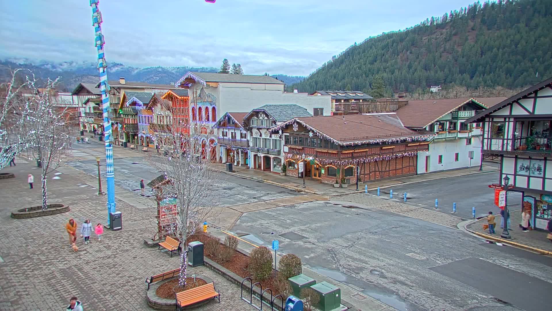 Leavenworth Village 801 Font St.  Walking Street View Live Cam - Leavenworth, Chelan, Washington, USA