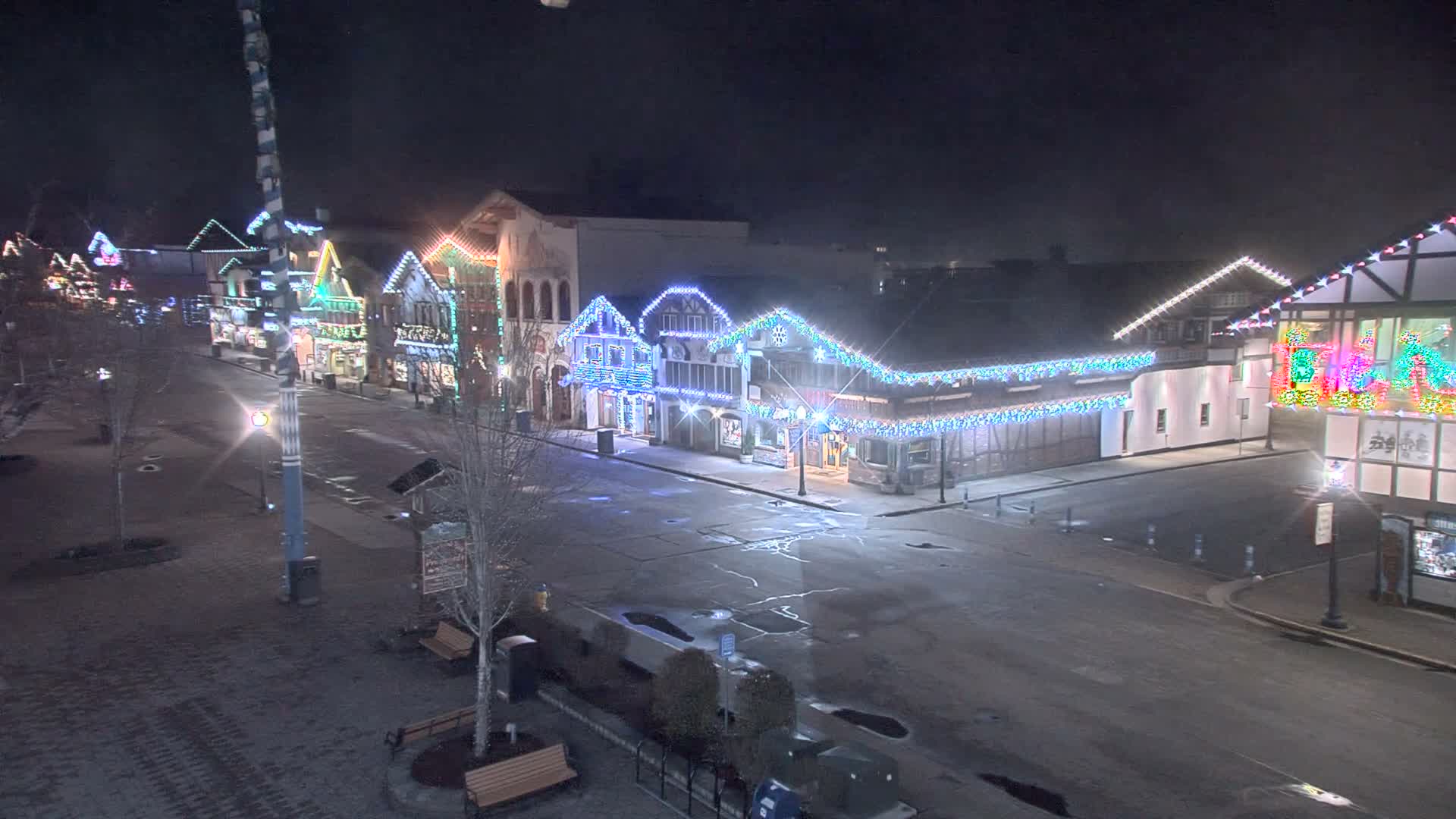 Leavenworth Village 801 Font St.  Walking Street View Live Cam - Leavenworth, Chelan, Washington, USA