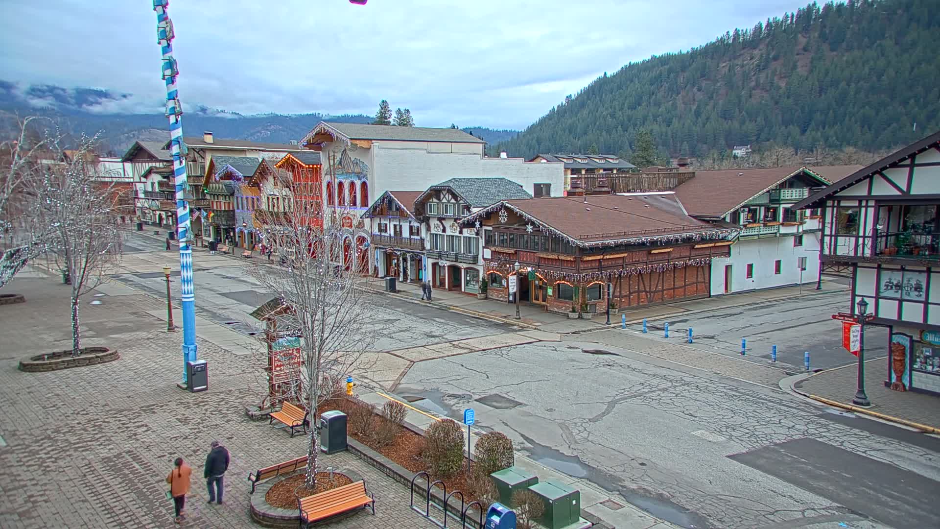 Leavenworth Village 801 Font St.  Walking Street View Live Cam - Leavenworth, Chelan, Washington, USA