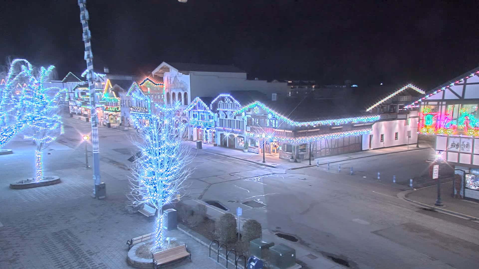 Leavenworth Village 801 Font St.  Walking Street View Live Cam - Leavenworth, Chelan, Washington, USA