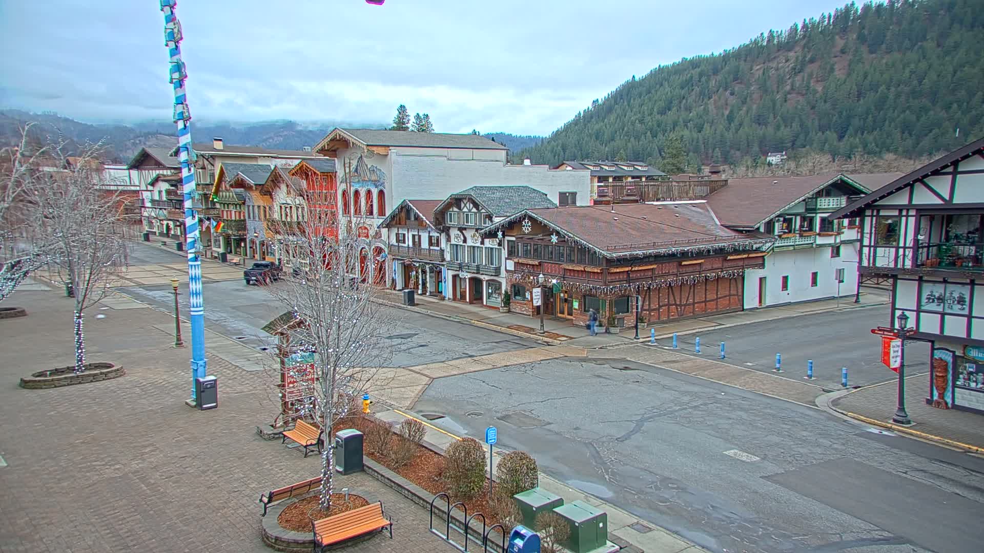 Leavenworth Village 801 Font St.  Walking Street View Live Cam - Leavenworth, Chelan, Washington, USA