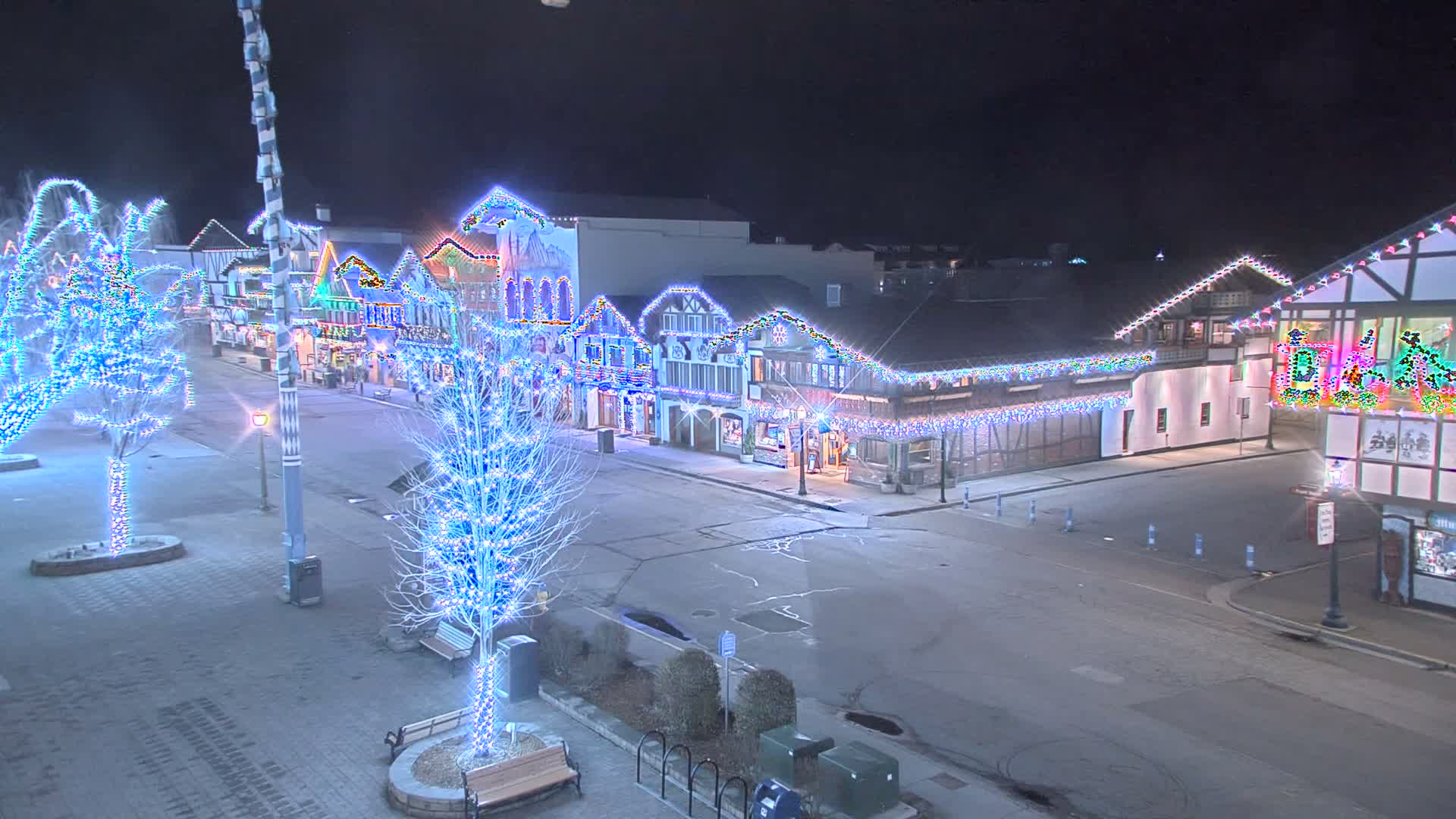 Leavenworth Village 801 Font St.  Walking Street View Live Cam - Leavenworth, Chelan, Washington, USA