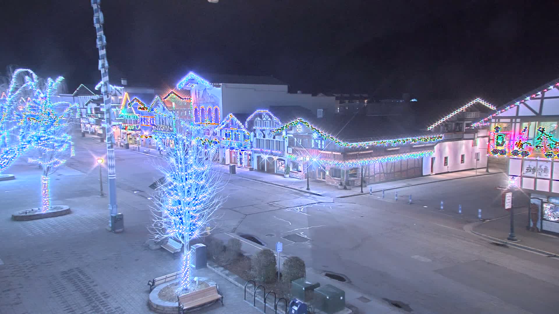 Leavenworth Village 801 Font St.  Walking Street View Live Cam - Leavenworth, Chelan, Washington, USA