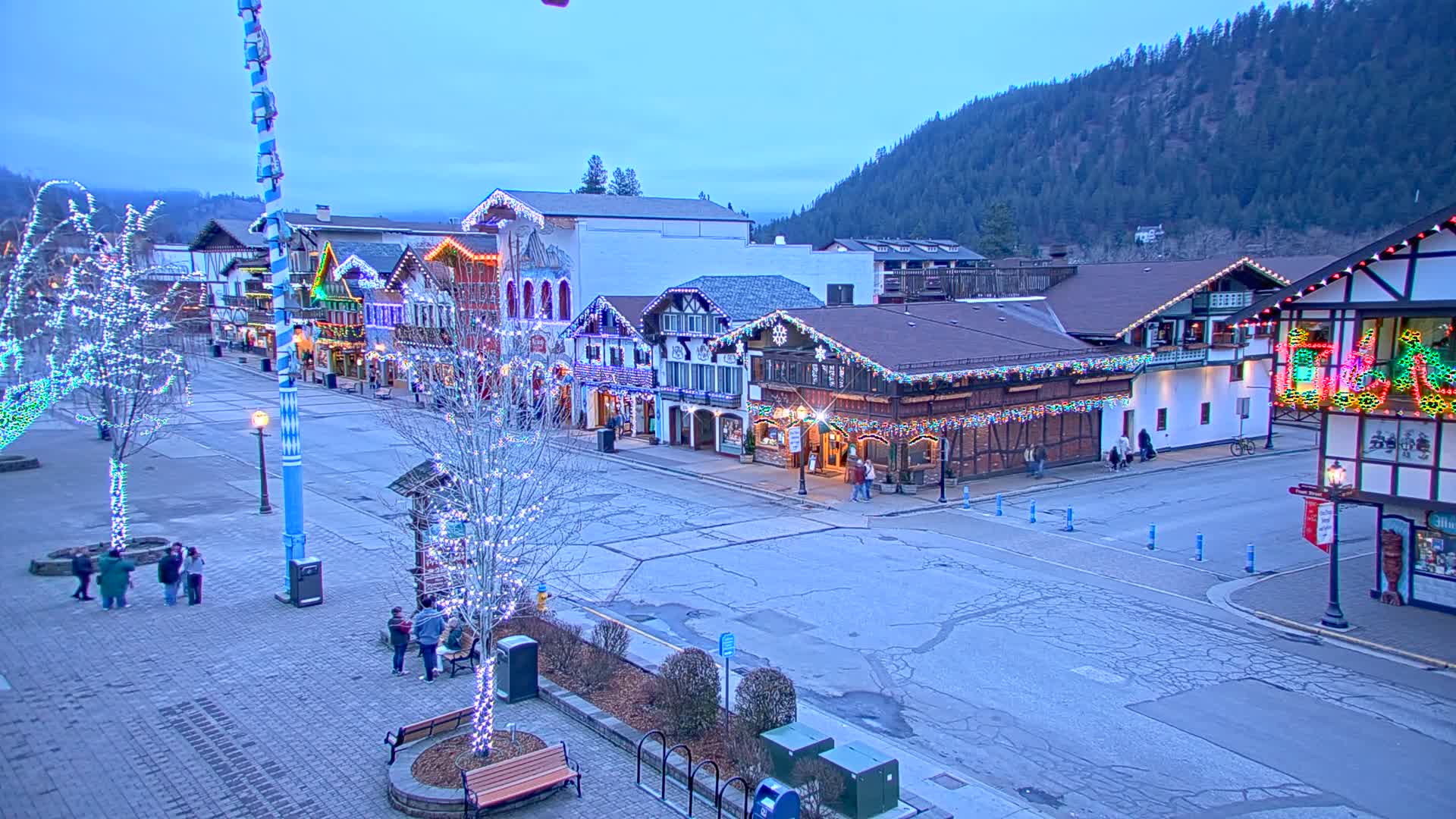 Leavenworth Village 801 Font St.  Walking Street View Live Cam - Leavenworth, Chelan, Washington, USA