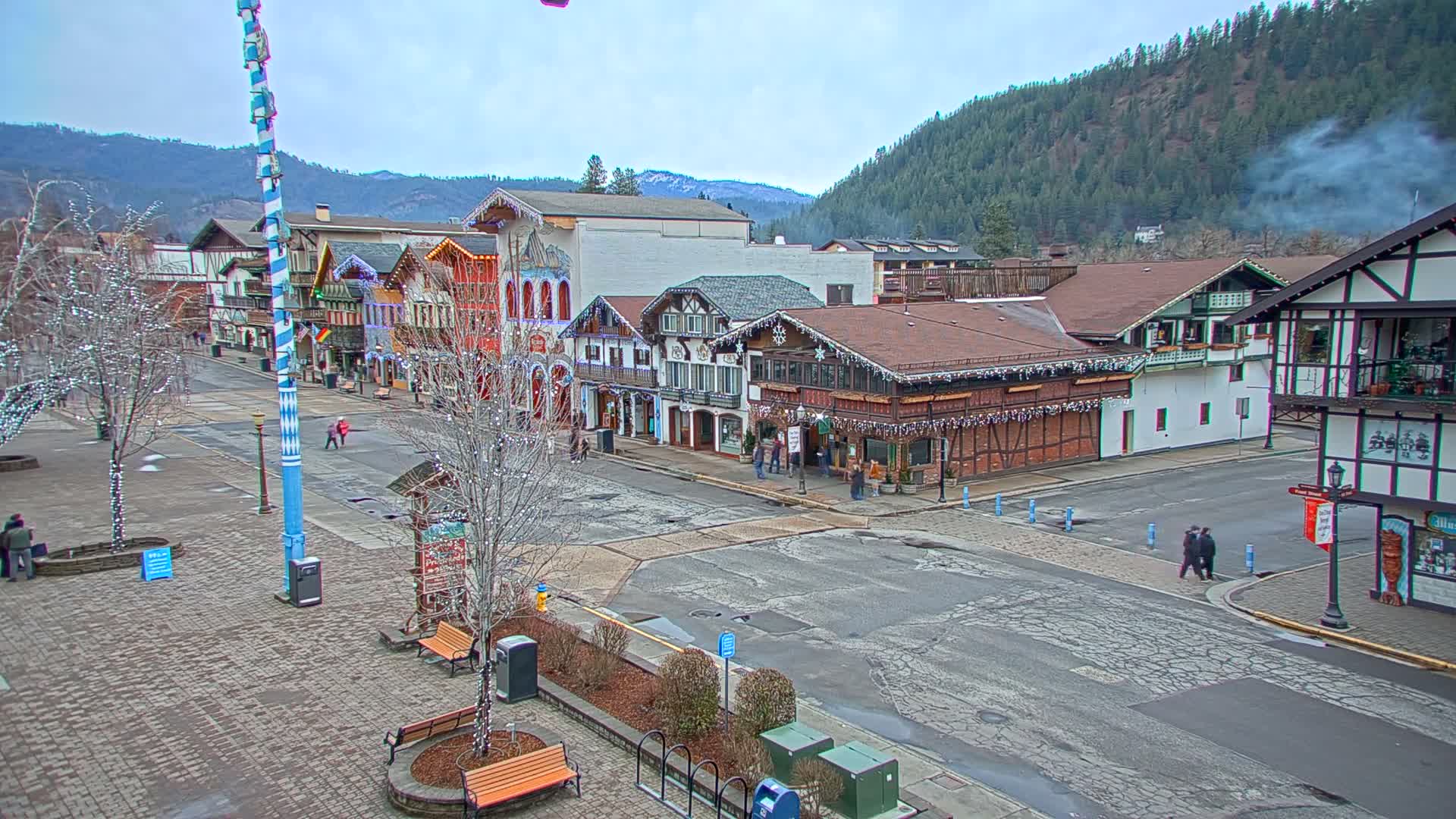 Leavenworth Village 801 Font St.  Walking Street View Live Cam - Leavenworth, Chelan, Washington, USA