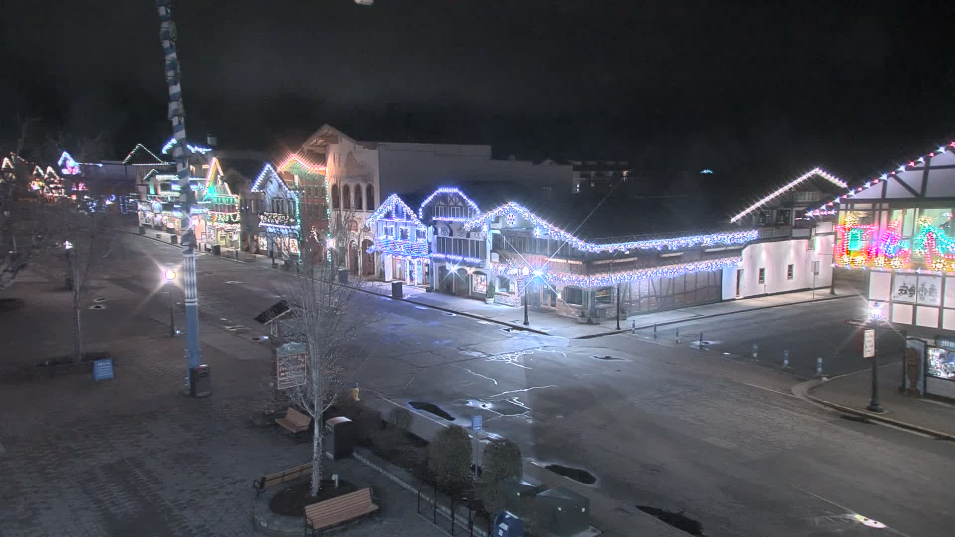 Leavenworth Village 801 Font St.  Walking Street View Live Cam - Leavenworth, Chelan, Washington, USA