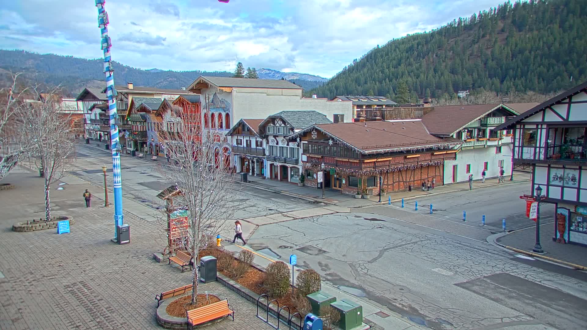 Leavenworth Village 801 Font St.  Walking Street View Live Cam - Leavenworth, Chelan, Washington, USA