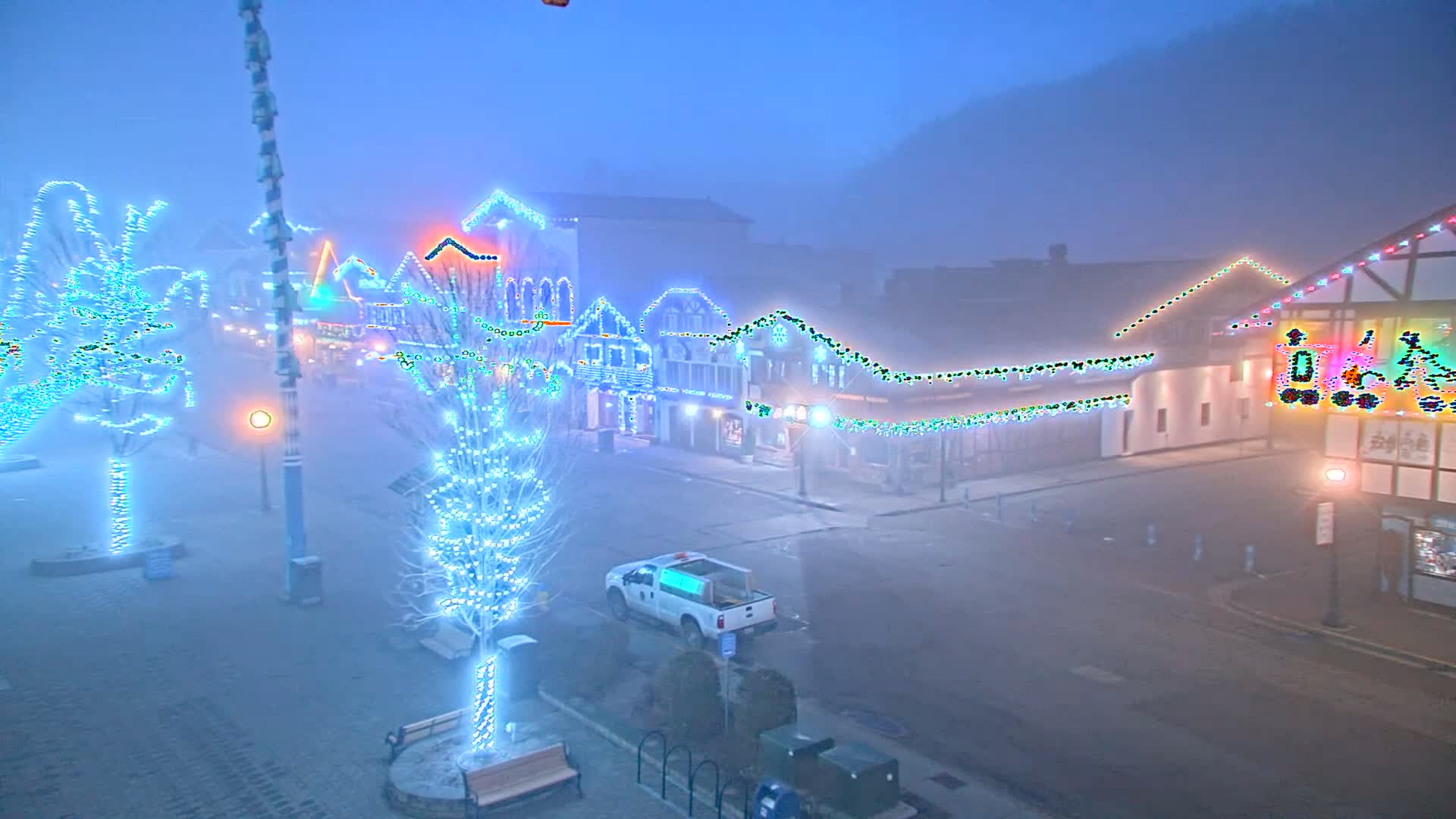 Leavenworth Village 801 Font St.  Walking Street View Live Cam - Leavenworth, Chelan, Washington, USA