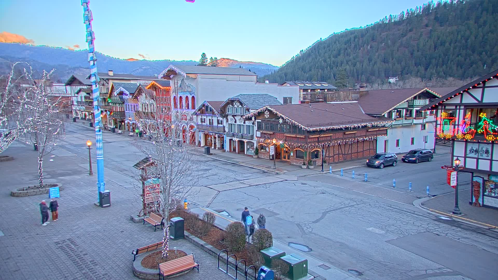 Leavenworth Village 801 Font St.  Walking Street View Live Cam - Leavenworth, Chelan, Washington, USA