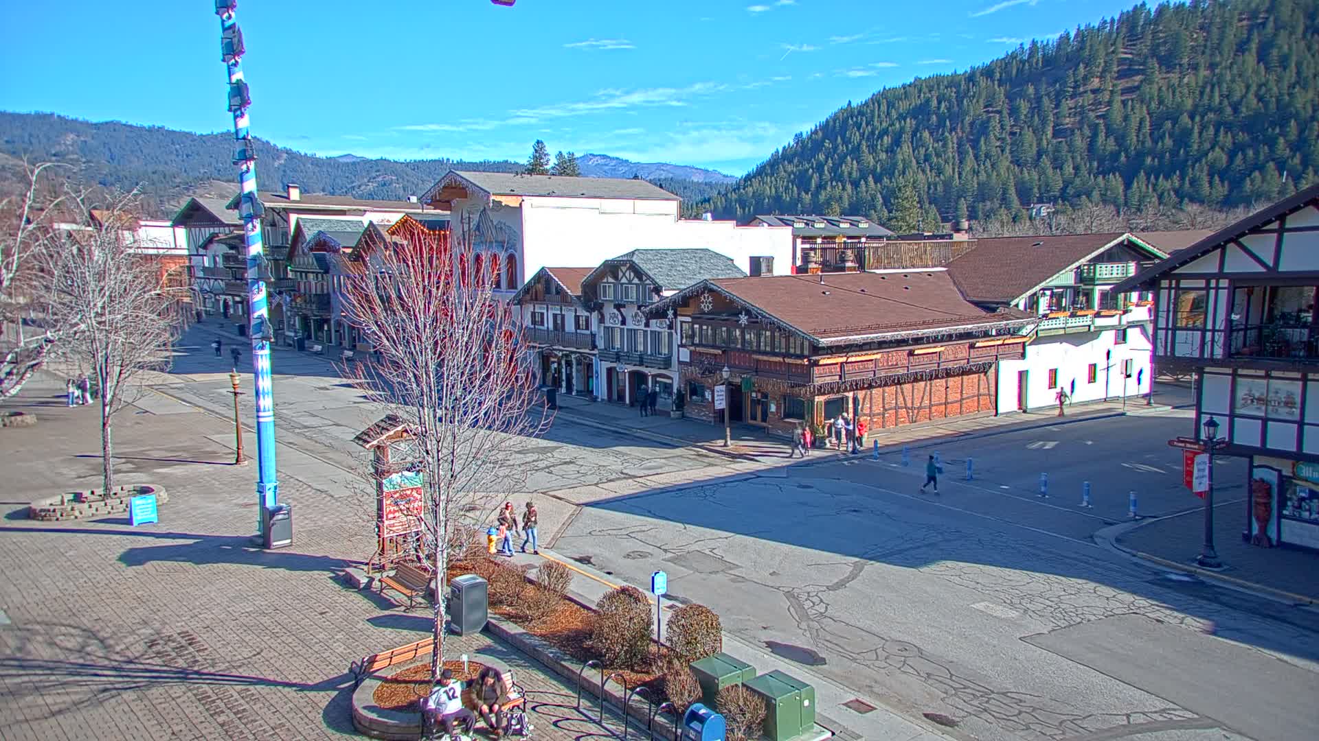 Leavenworth Village 801 Font St.  Walking Street View Live Cam - Leavenworth, Chelan, Washington, USA