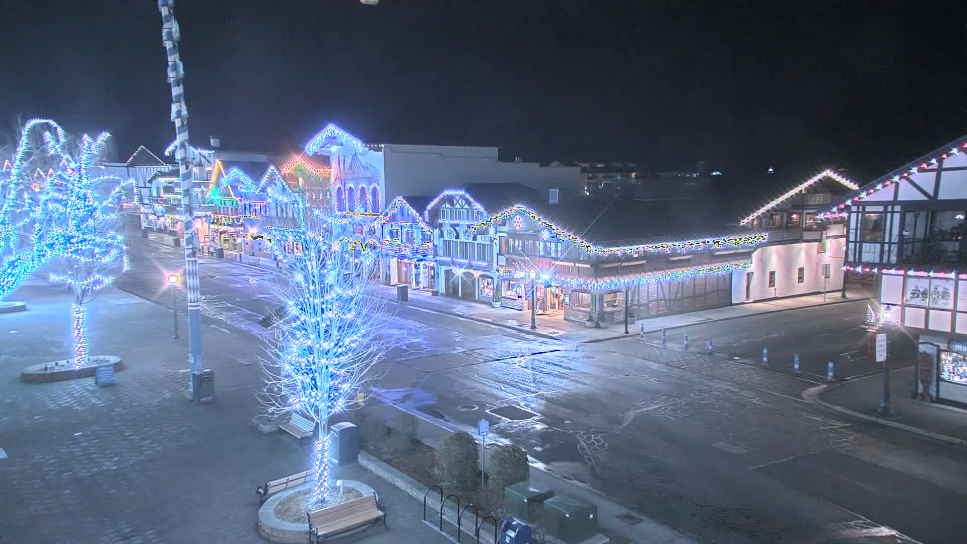 Leavenworth Village 801 Font St.  Walking Street View Live Cam - Leavenworth, Chelan, Washington, USA