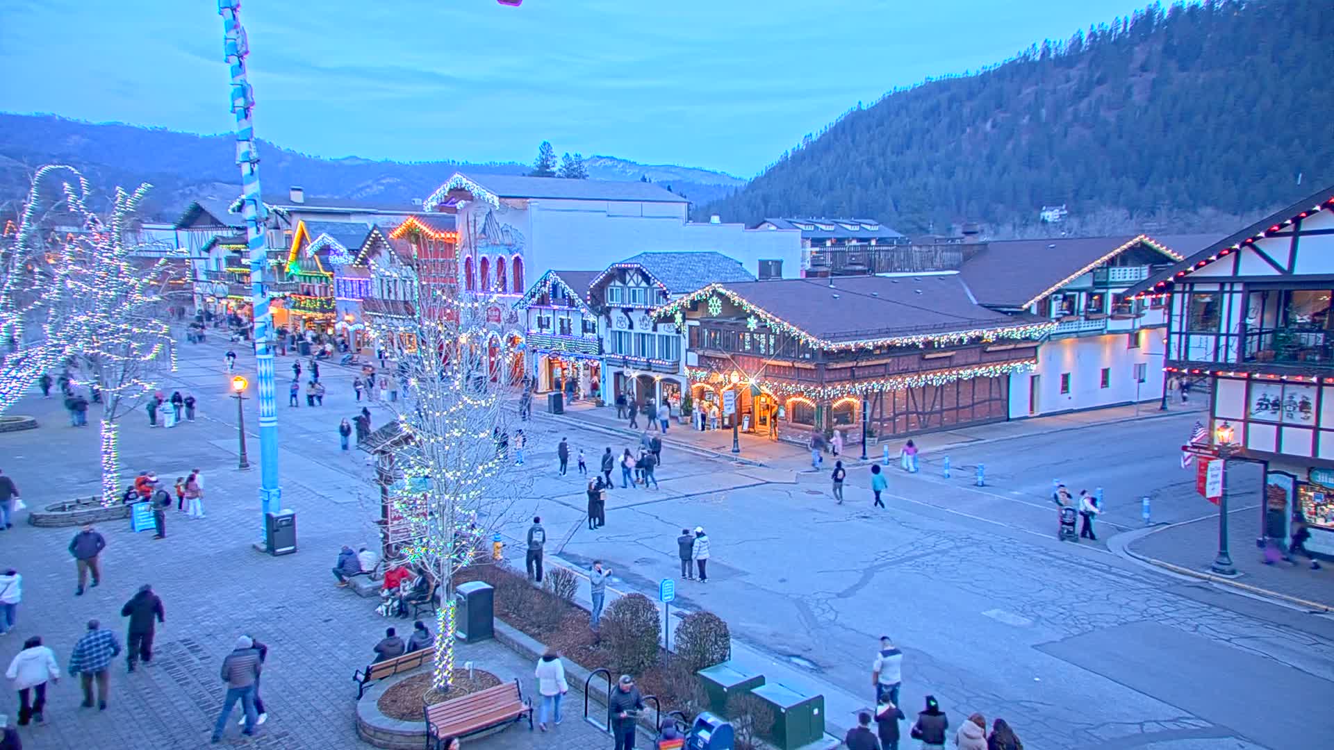 Leavenworth Village 801 Font St.  Walking Street View Live Cam - Leavenworth, Chelan, Washington, USA