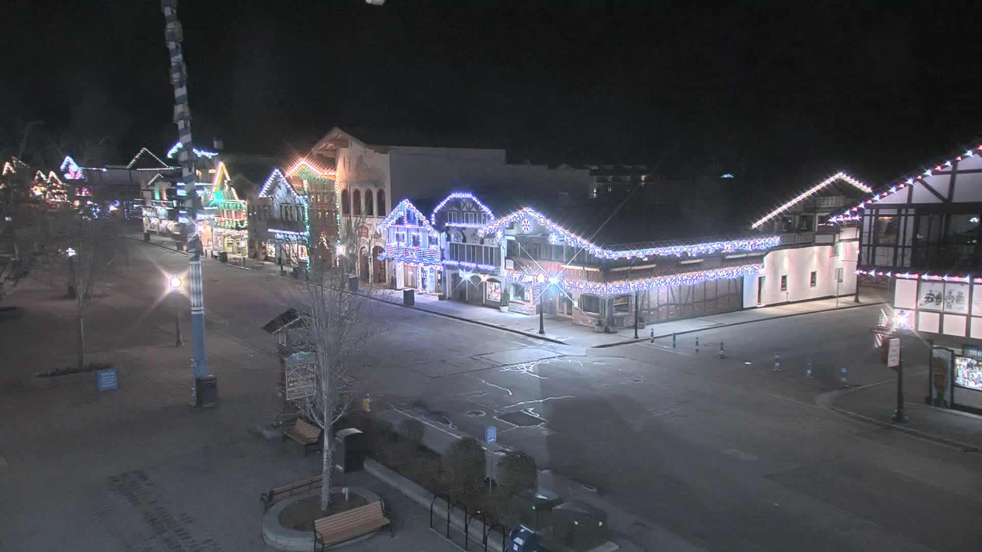 Leavenworth Village 801 Font St.  Walking Street View Live Cam - Leavenworth, Chelan, Washington, USA