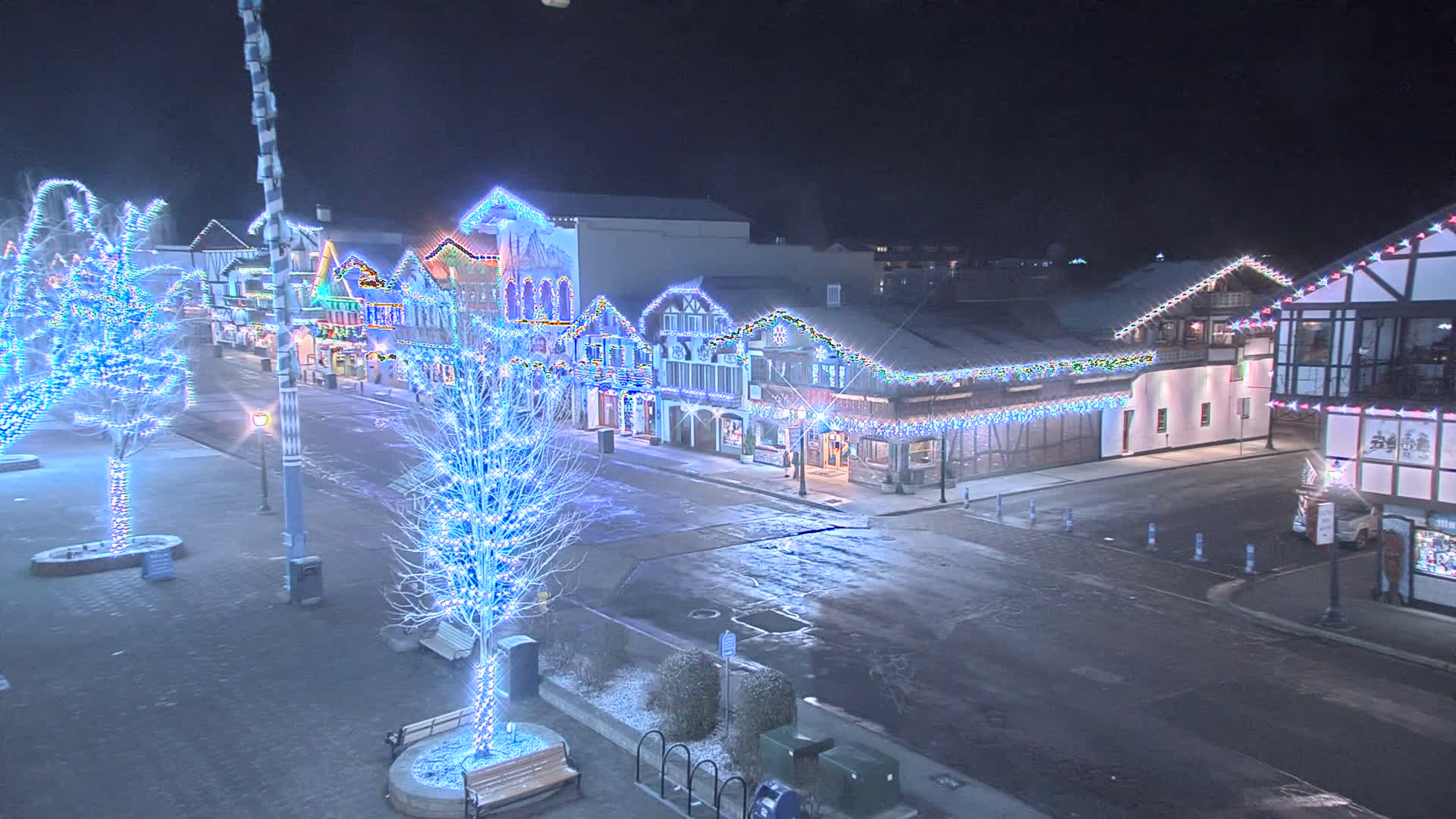 Leavenworth Village 801 Font St.  Walking Street View Live Cam - Leavenworth, Chelan, Washington, USA