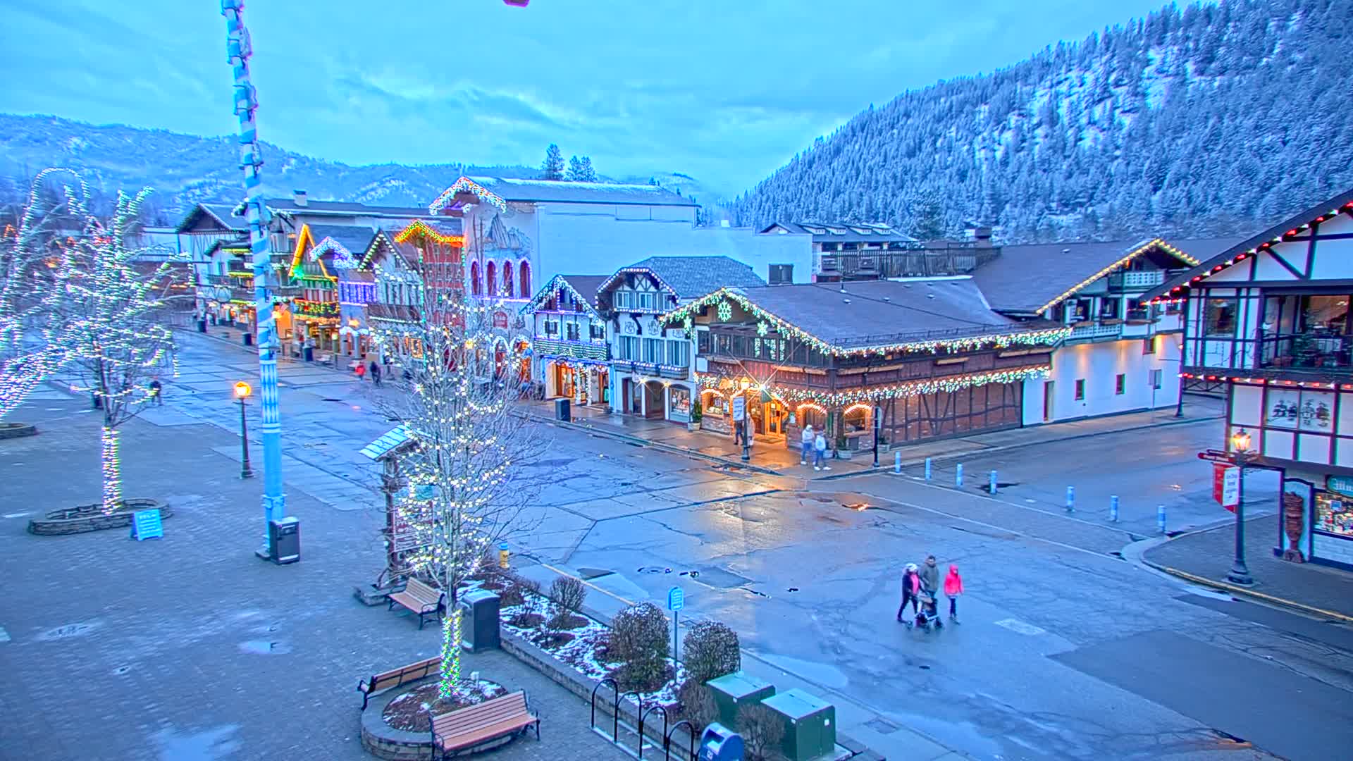Leavenworth Village 801 Font St.  Walking Street View Live Cam - Leavenworth, Chelan, Washington, USA