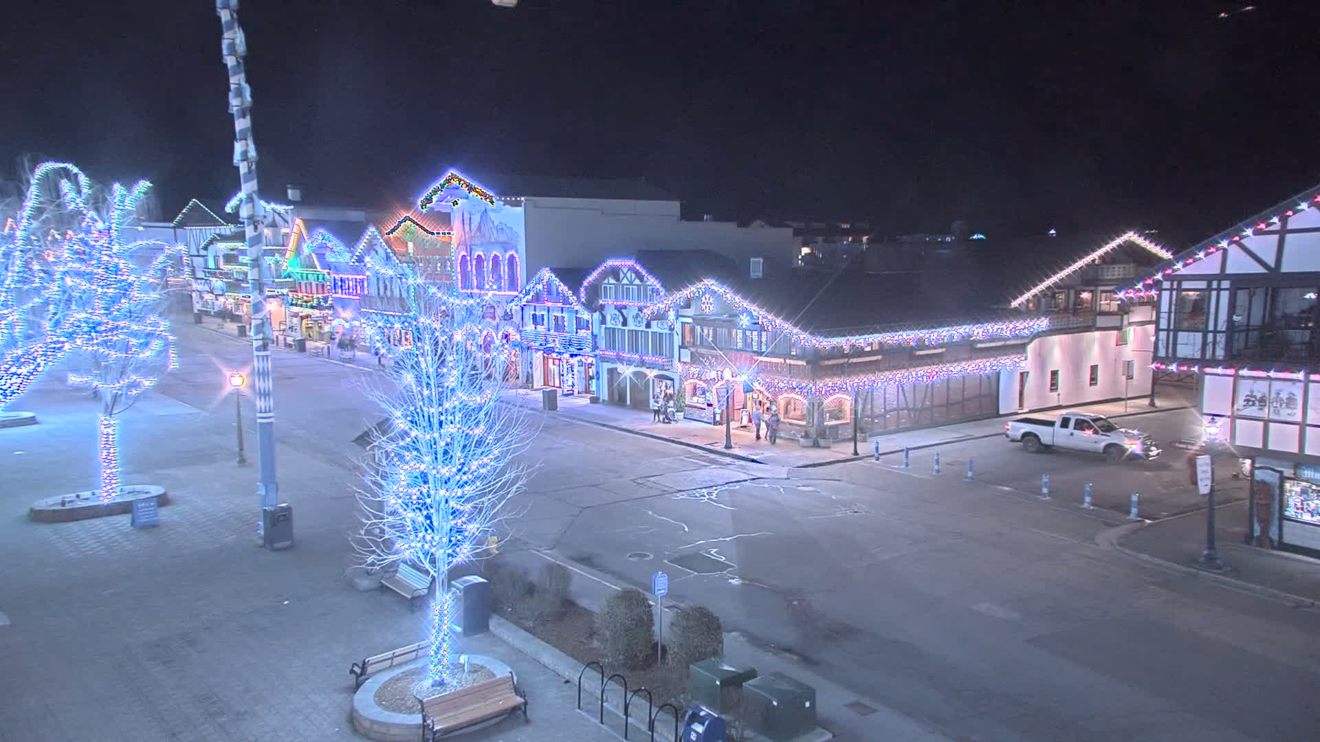 Leavenworth Village 801 Font St.  Walking Street View Live Cam - Leavenworth, Chelan, Washington, USA