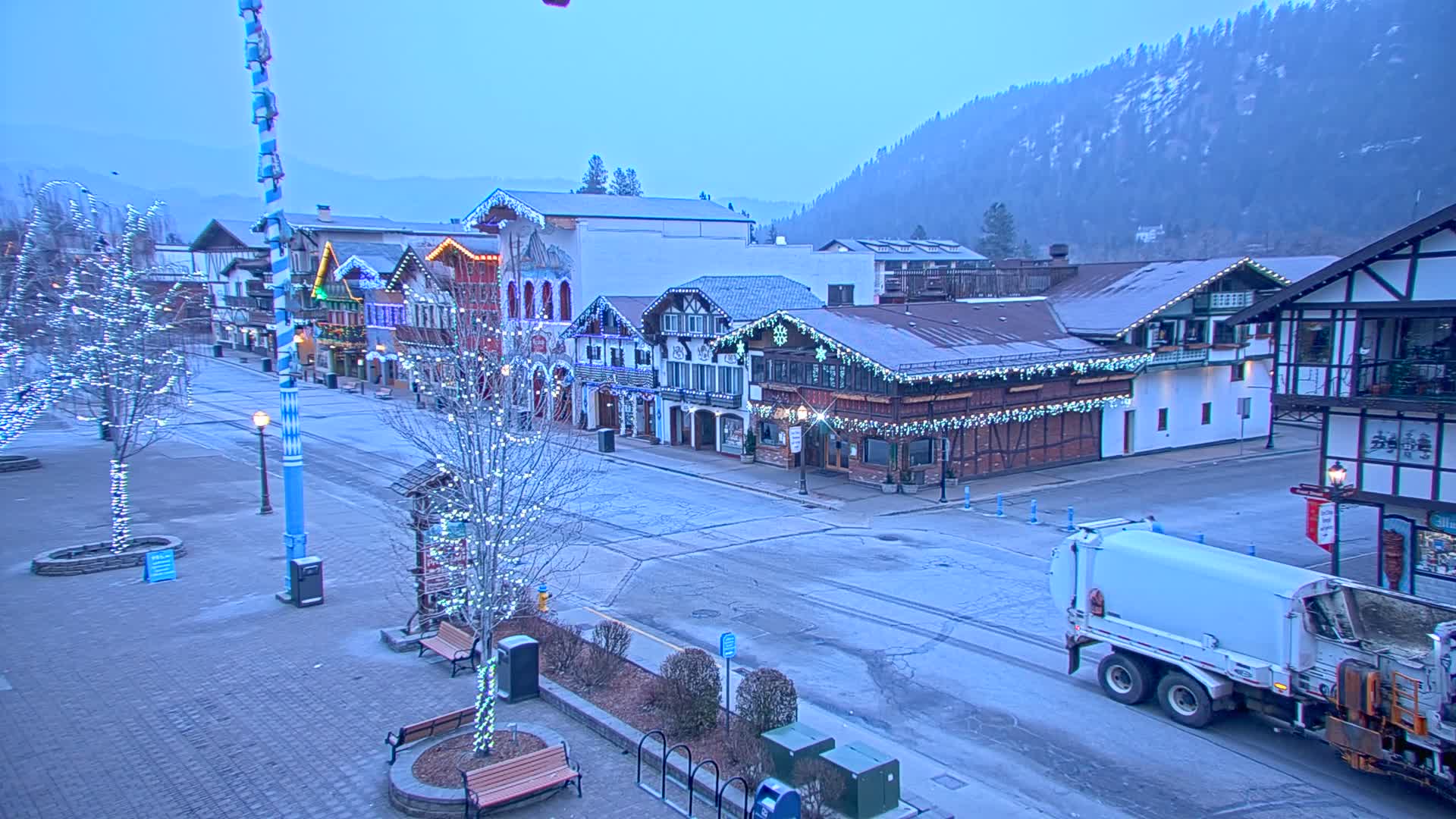 Leavenworth Village 801 Font St.  Walking Street View Live Cam - Leavenworth, Chelan, Washington, USA