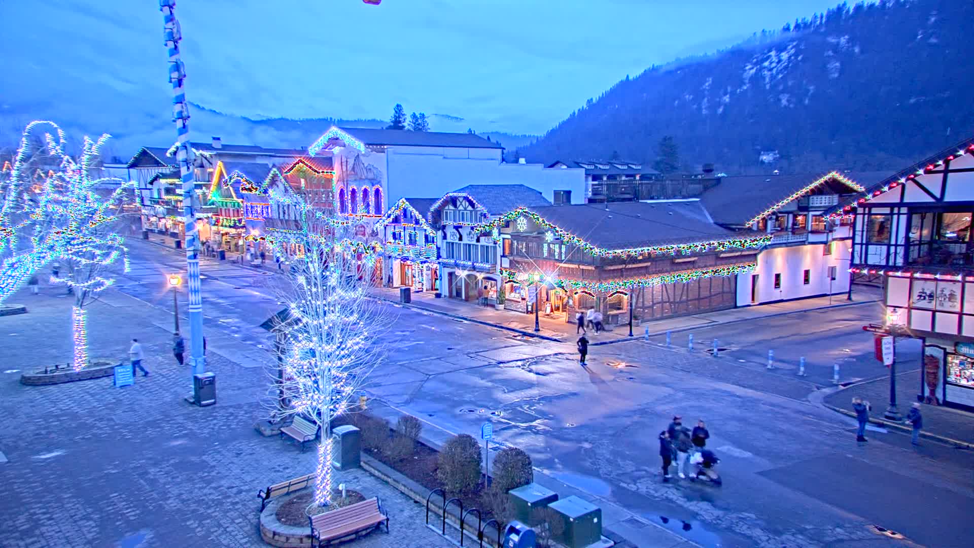 Leavenworth Village 801 Font St.  Walking Street View Live Cam - Leavenworth, Chelan, Washington, USA
