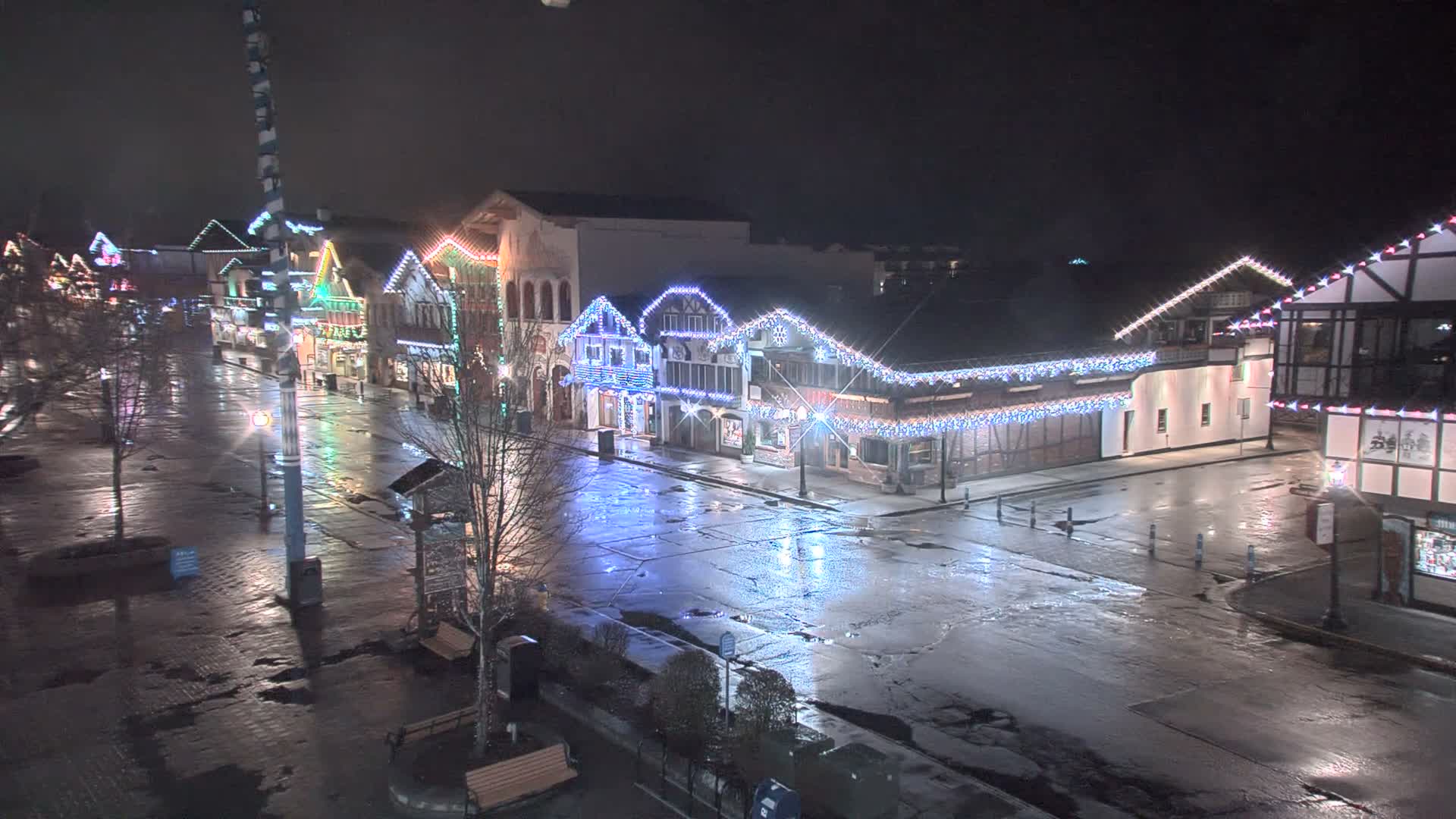 Leavenworth Village 801 Font St.  Walking Street View Live Cam - Leavenworth, Chelan, Washington, USA
