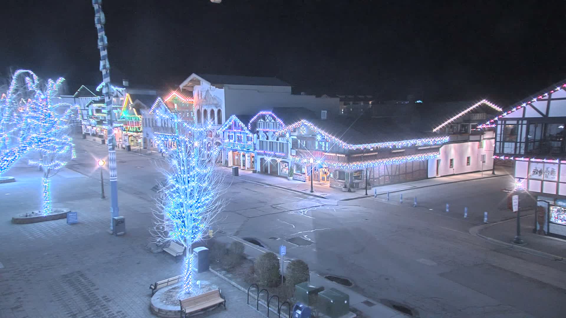 Leavenworth Village 801 Font St.  Walking Street View Live Cam - Leavenworth, Chelan, Washington, USA