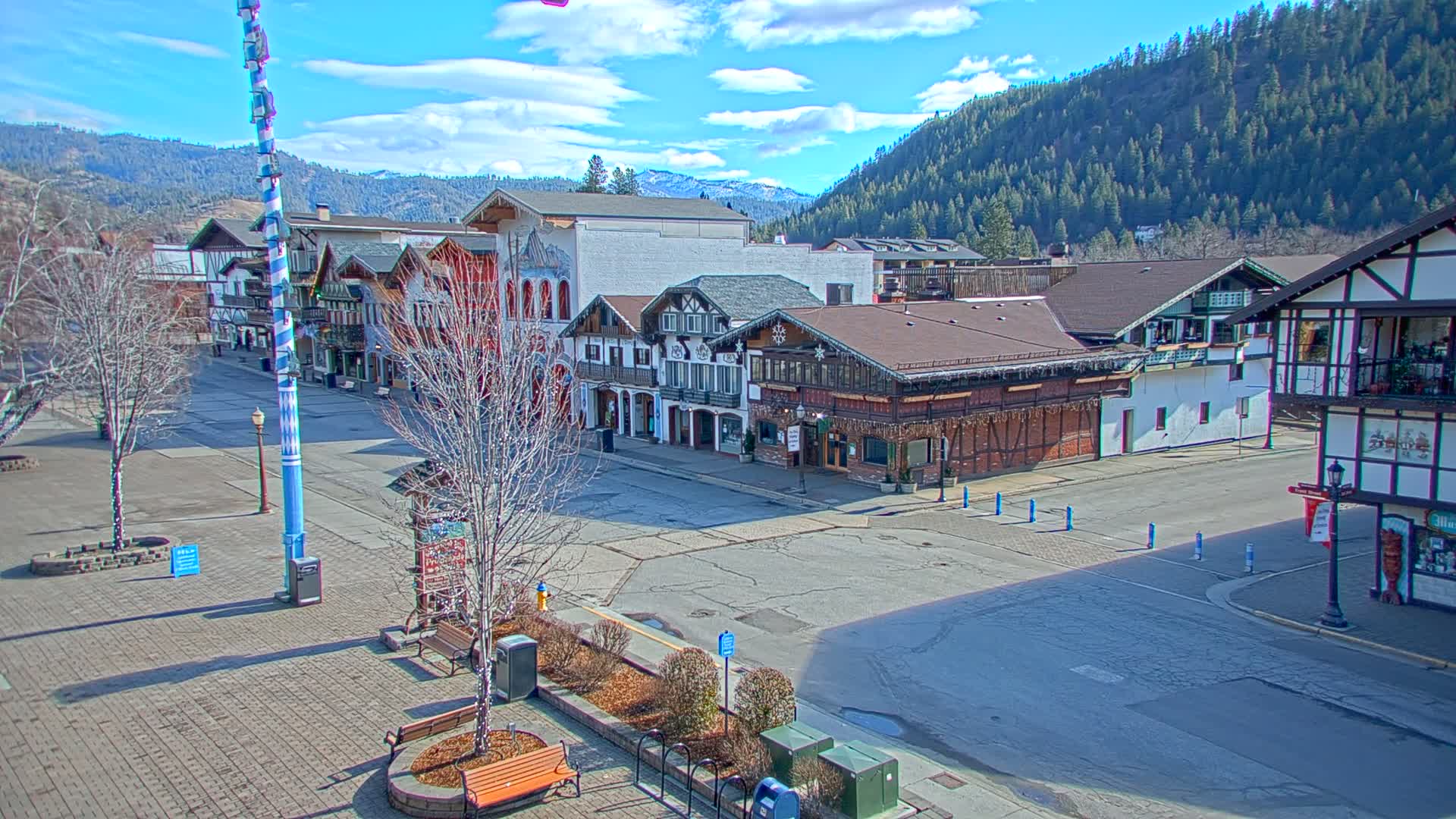 Leavenworth Village 801 Font St.  Walking Street View Live Cam - Leavenworth, Chelan, Washington, USA
