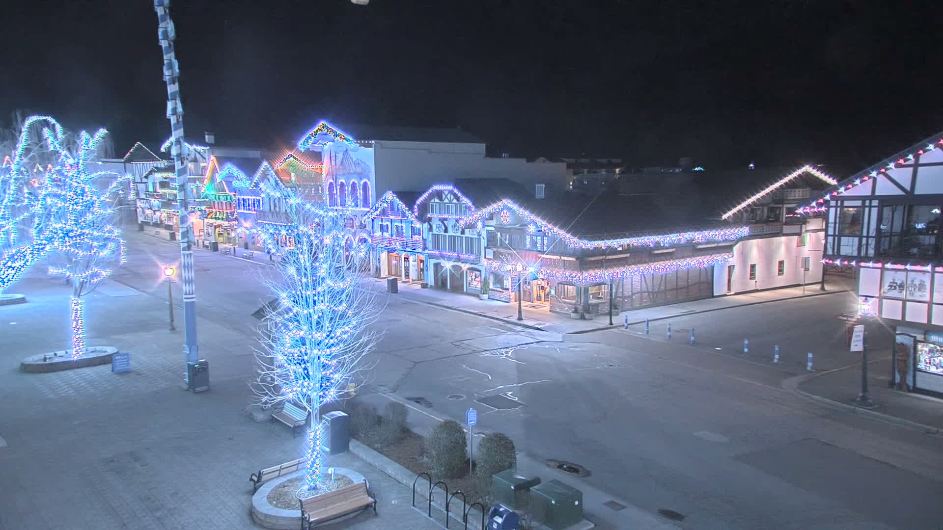 Leavenworth Village 801 Font St.  Walking Street View Live Cam - Leavenworth, Chelan, Washington, USA
